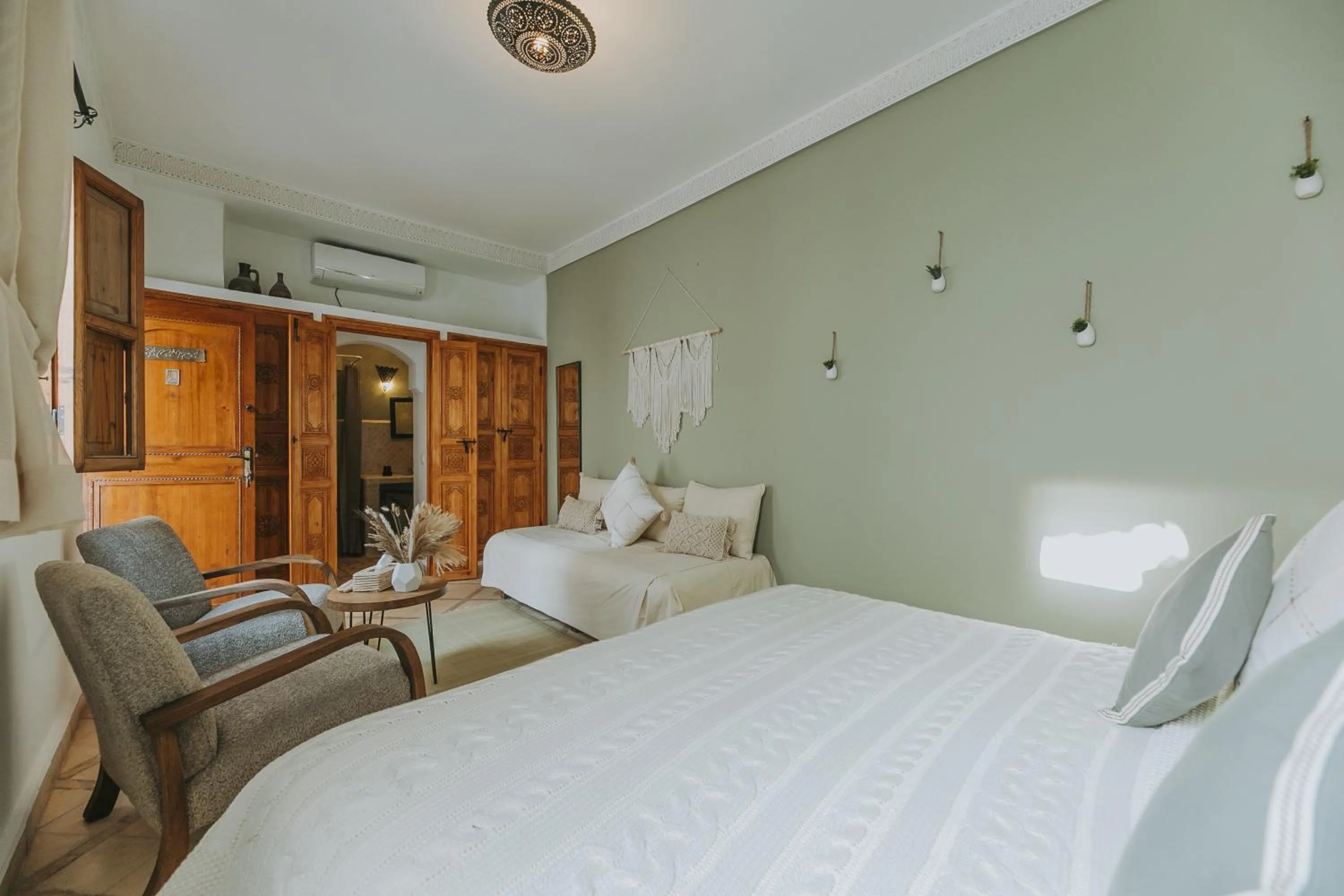 Photo of the whole room, Bed in Riad Dar Coram