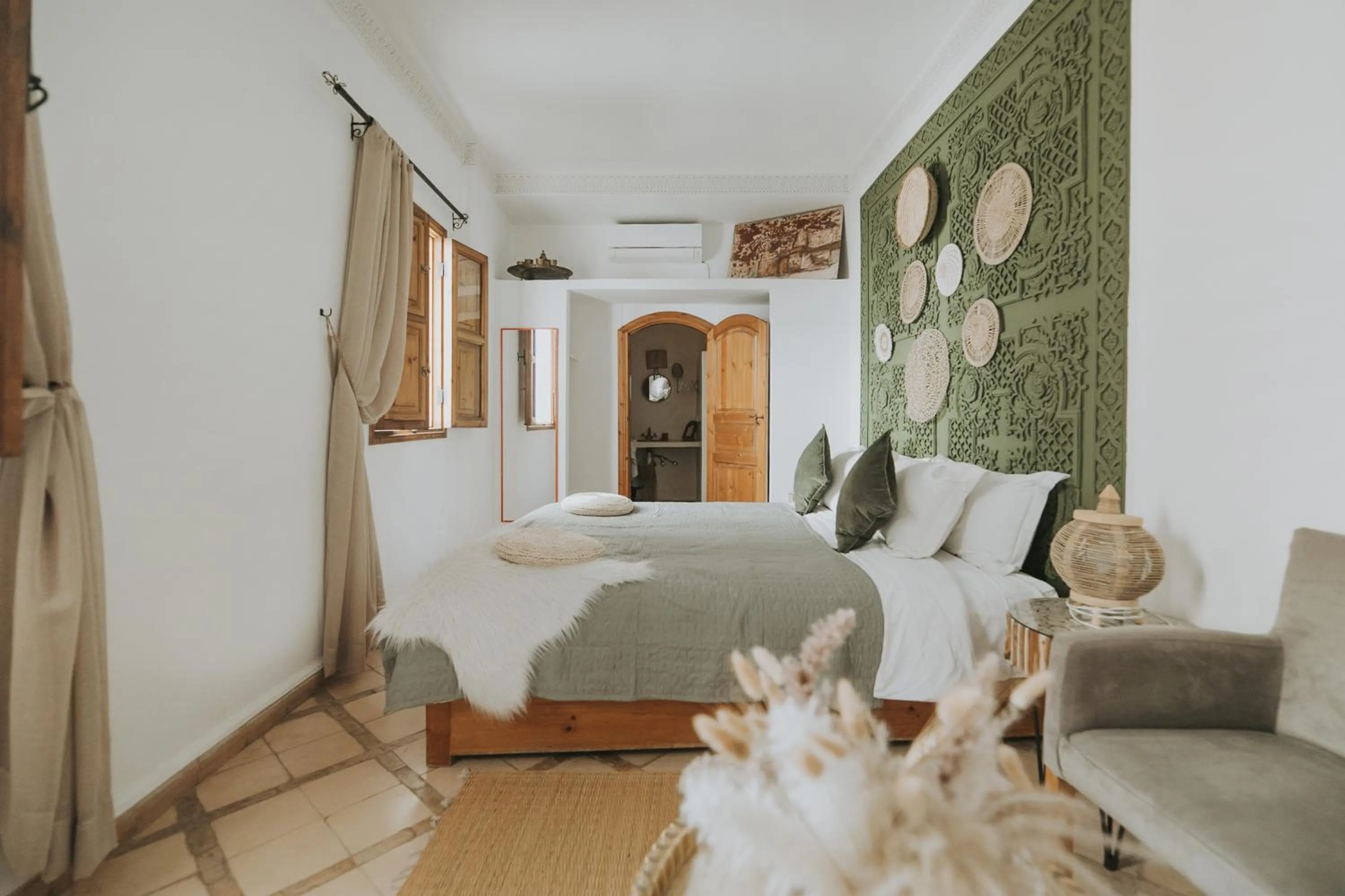 Photo of the whole room, Bed in Riad Dar Coram