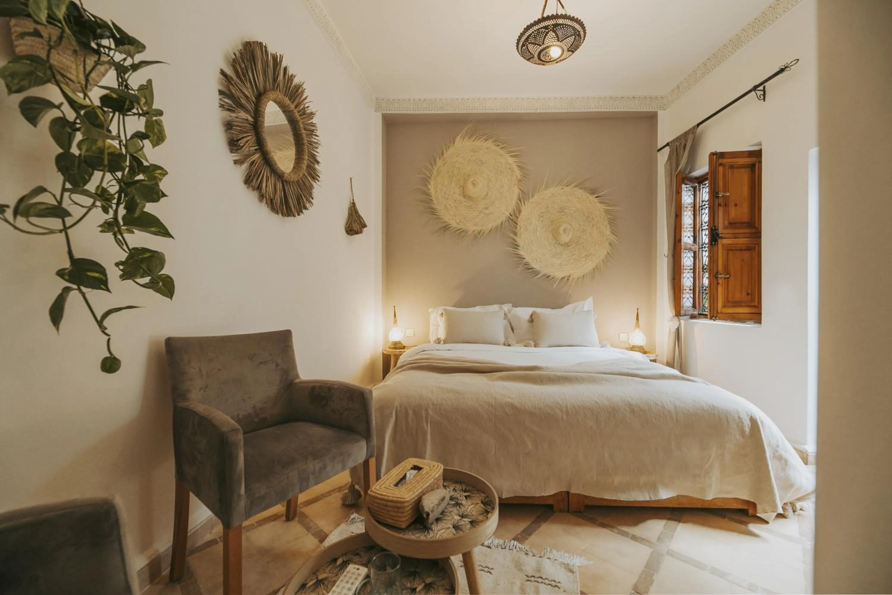 Photo of the whole room, Bed in Riad Dar Coram