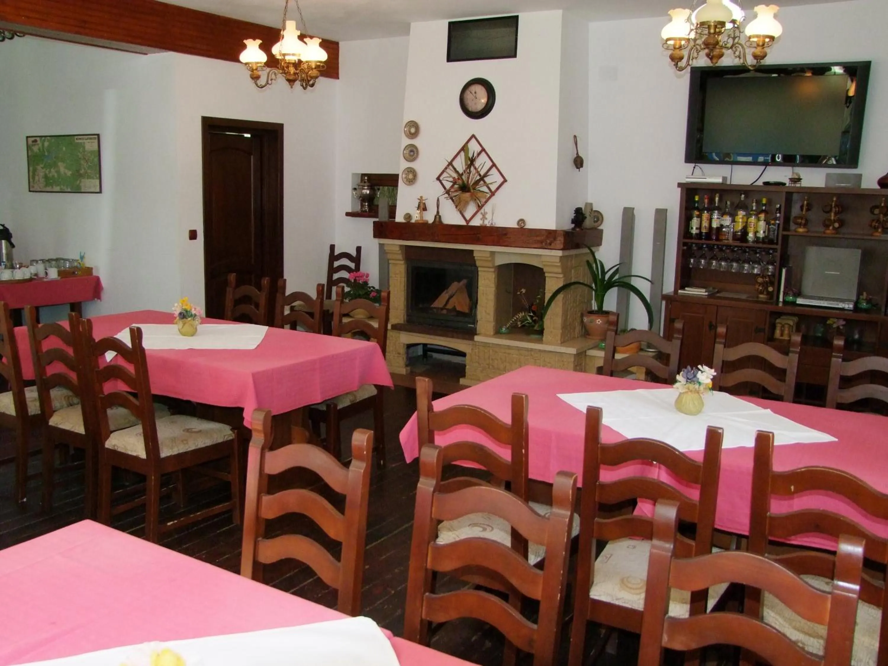Restaurant/places to eat in Vila Ursul