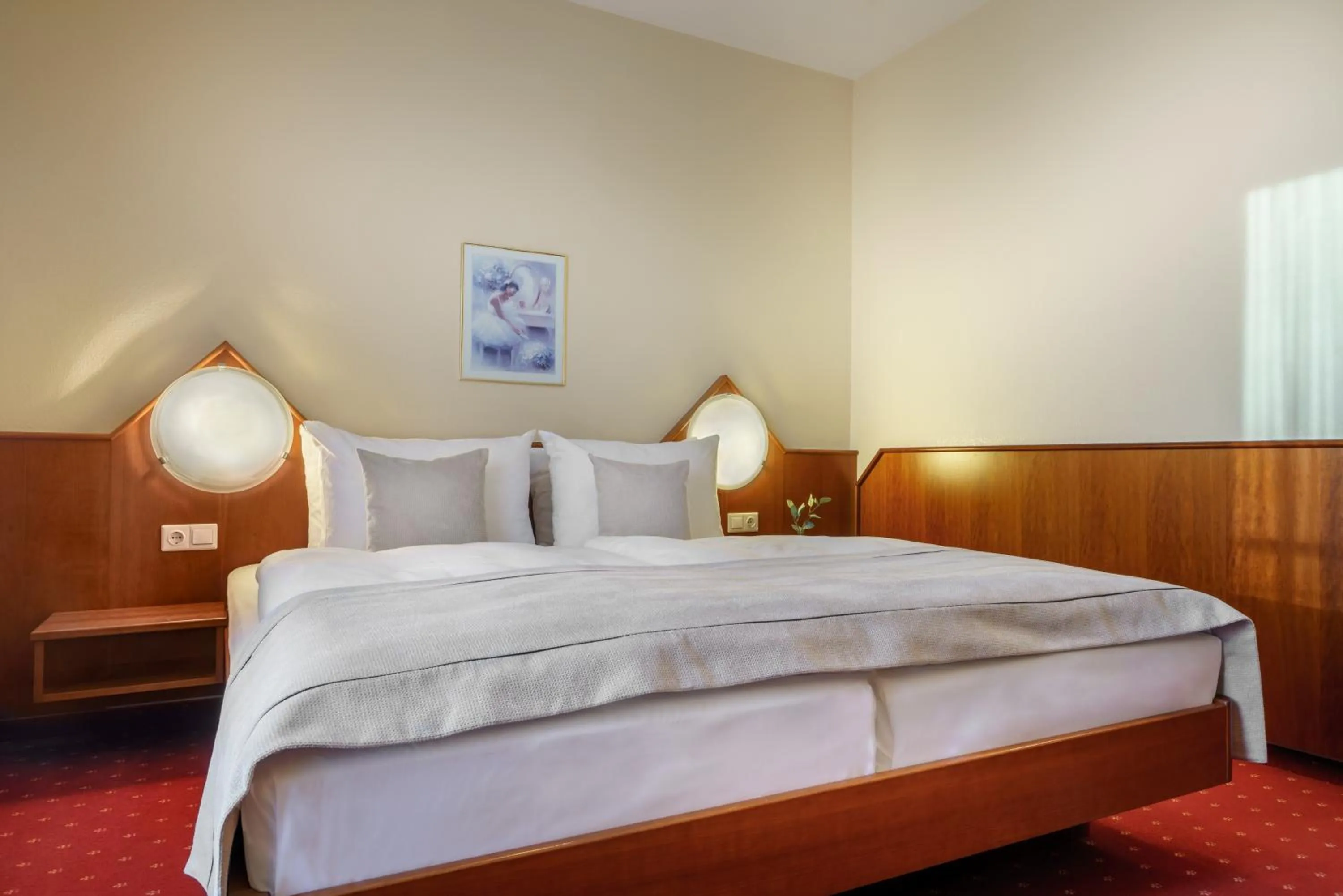 Photo of the whole room, Bed in Hotel Hagemann Hamburg Hafen