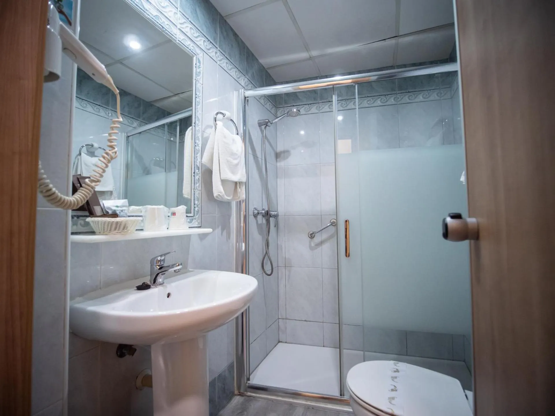 Bathroom in Hotel Castilla