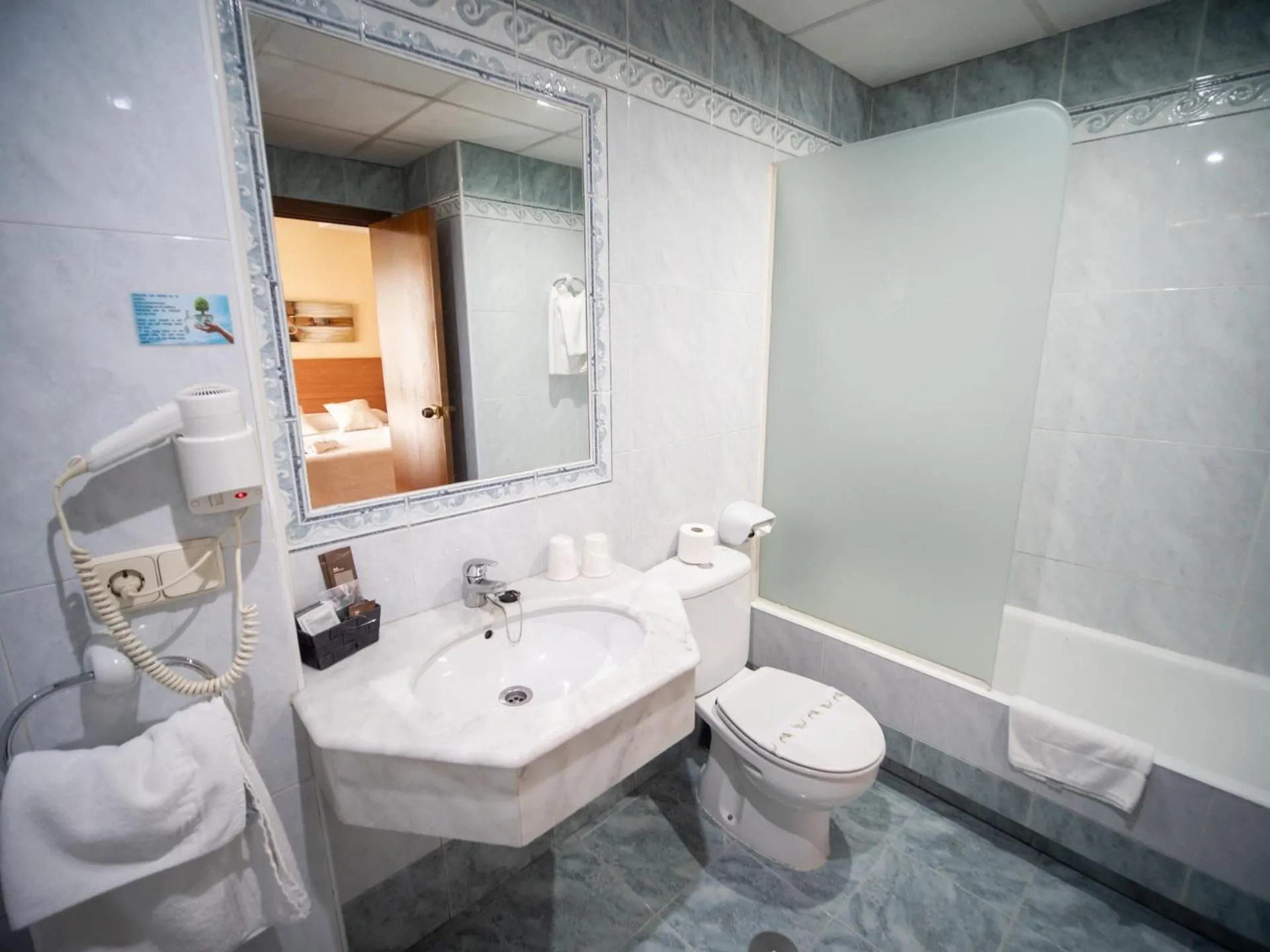 Bathroom in Hotel Castilla