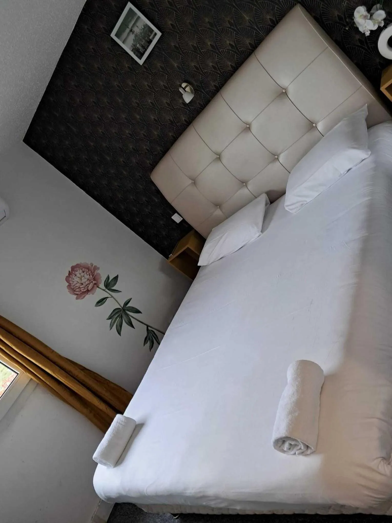 Bed in Astrotel Romorantin-Lanthenay Soirée étape