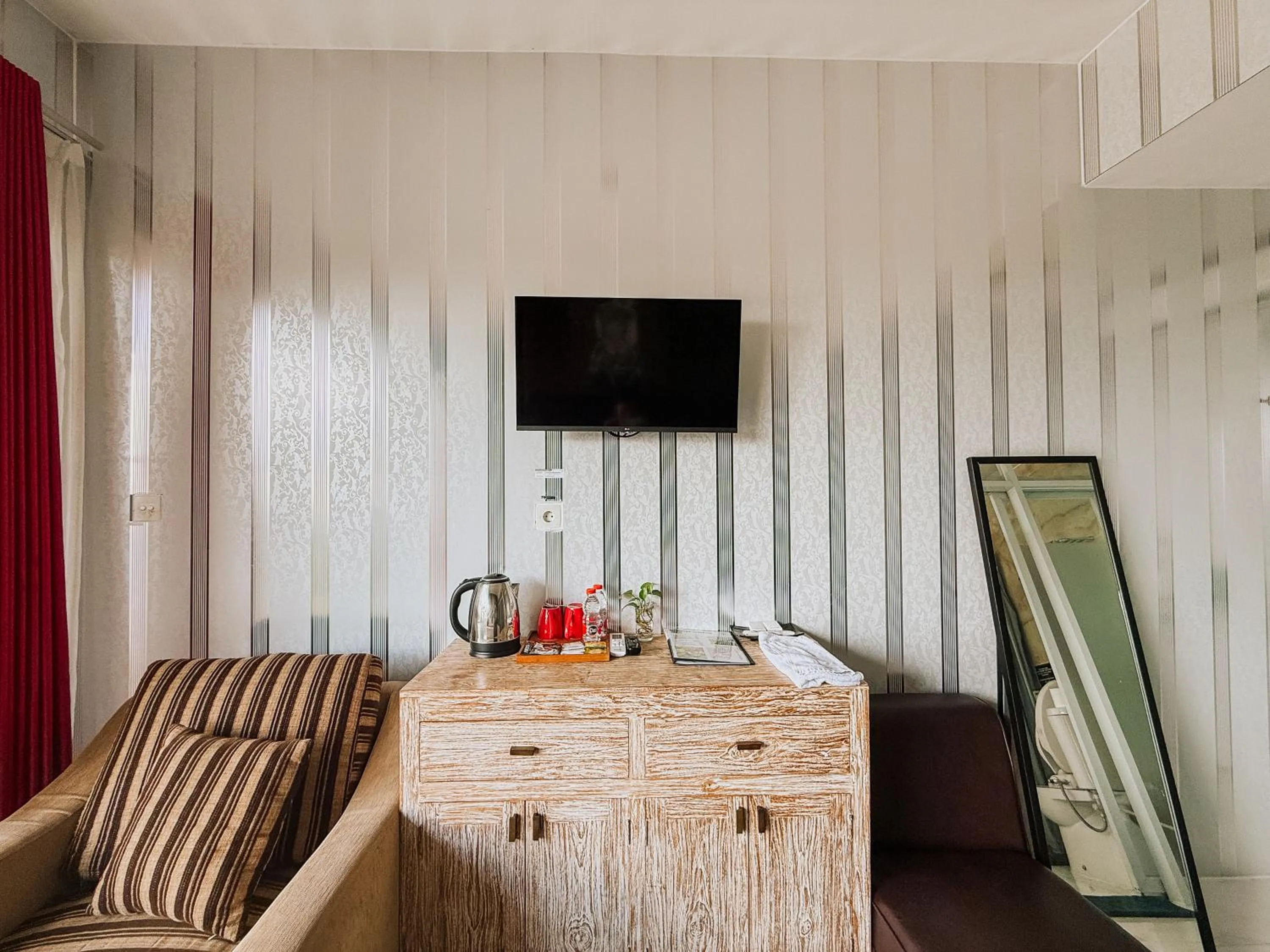 TV and multimedia in Bhuana Agung Villa and Restaurant