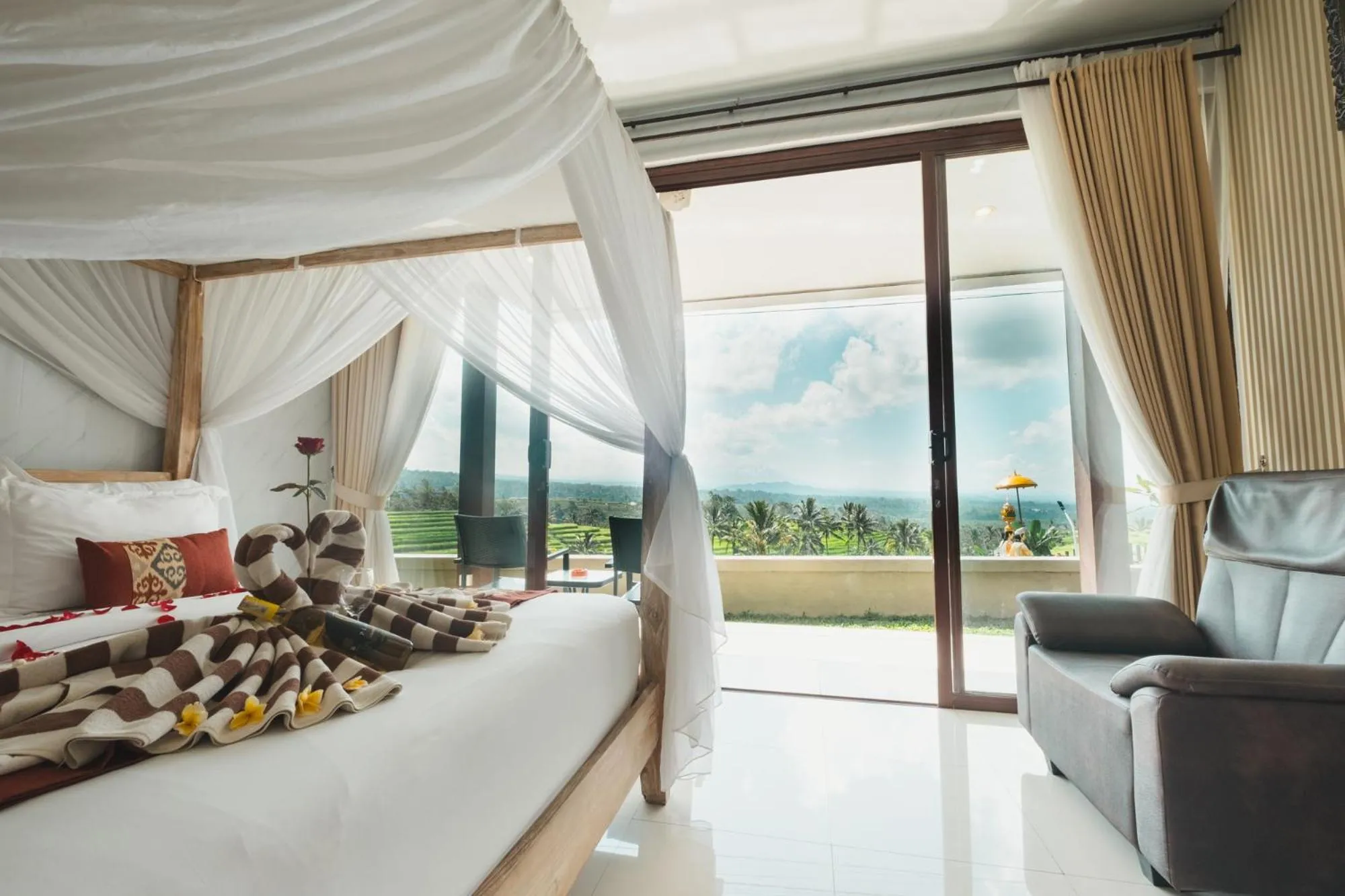 Bed in Bhuana Agung Villa and Restaurant