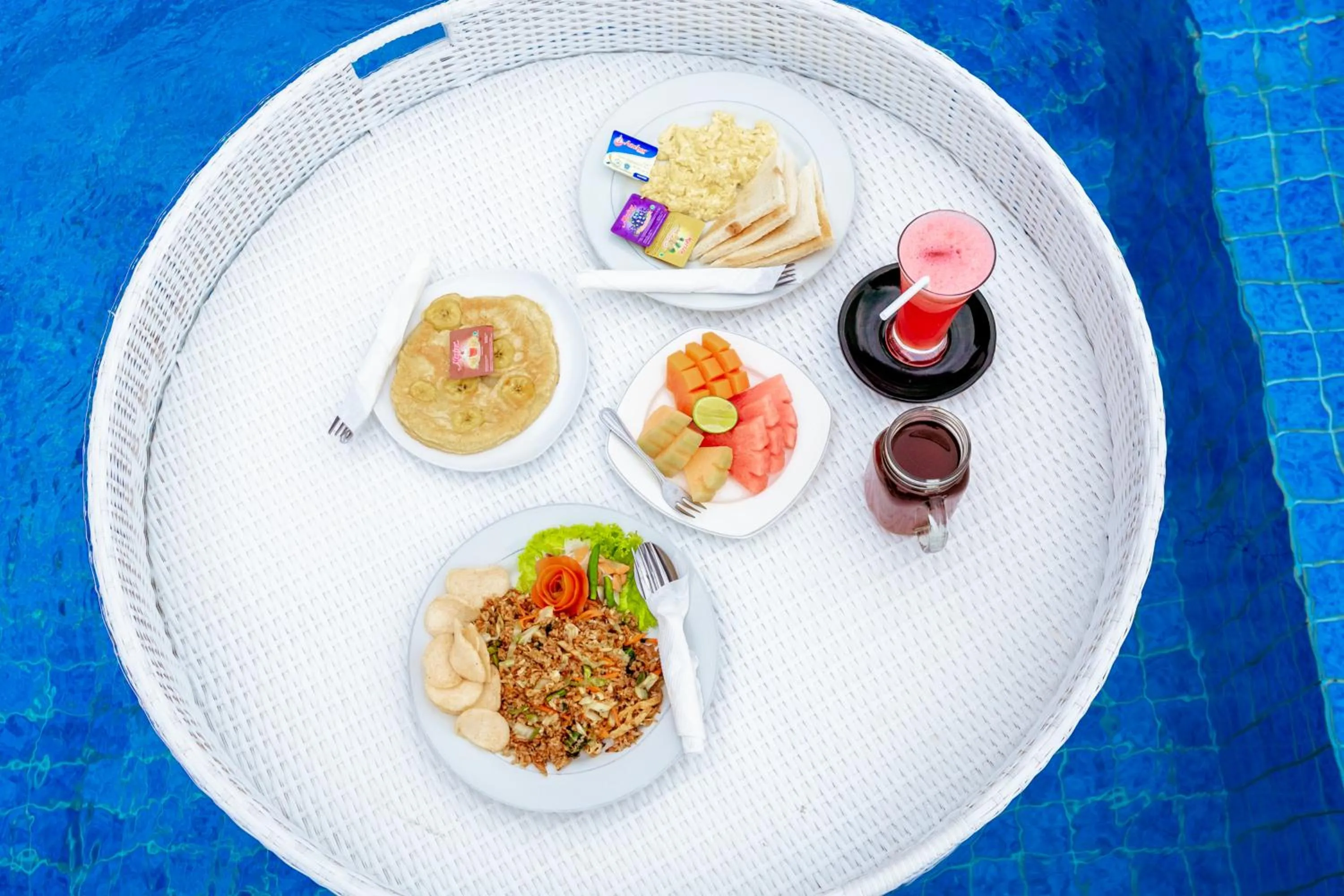 Food and drinks in Bhuana Agung Villa and Restaurant