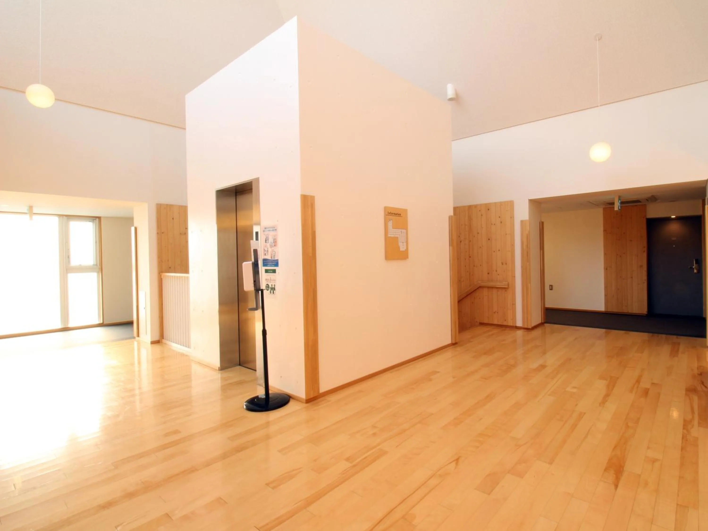 elevator in Hotel Higashimokoto