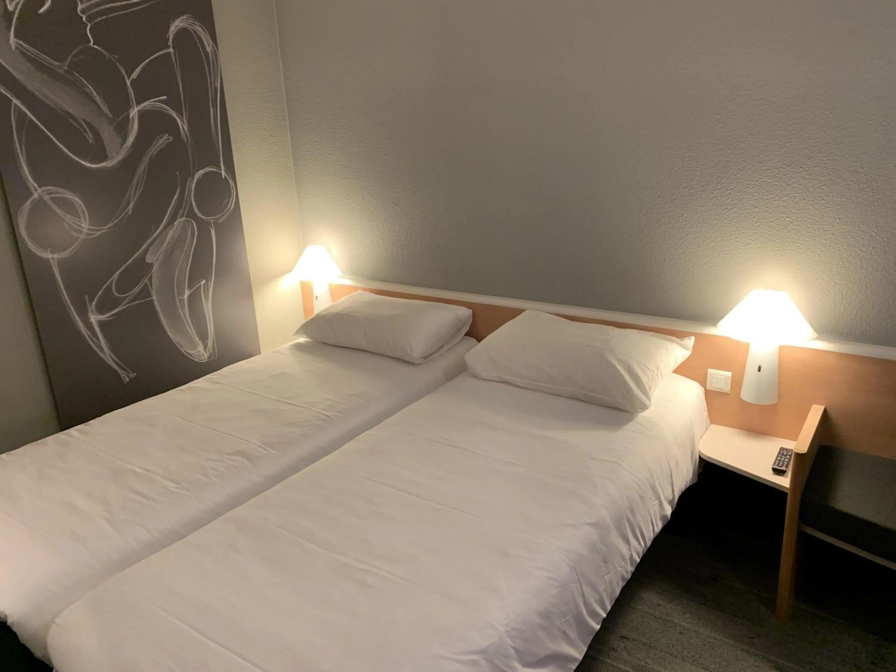 Bedroom, Bed in Ibis Auray