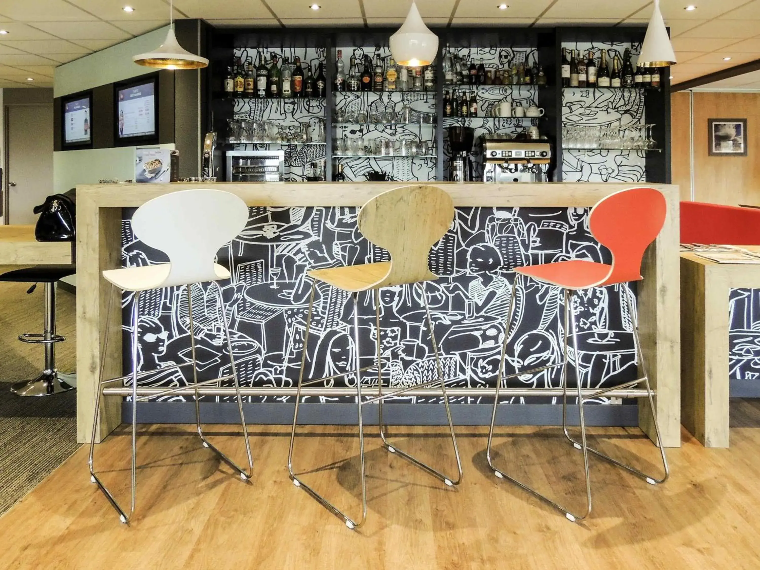 Lounge or bar in Ibis Auray Lounge or bar in Ibis Auray