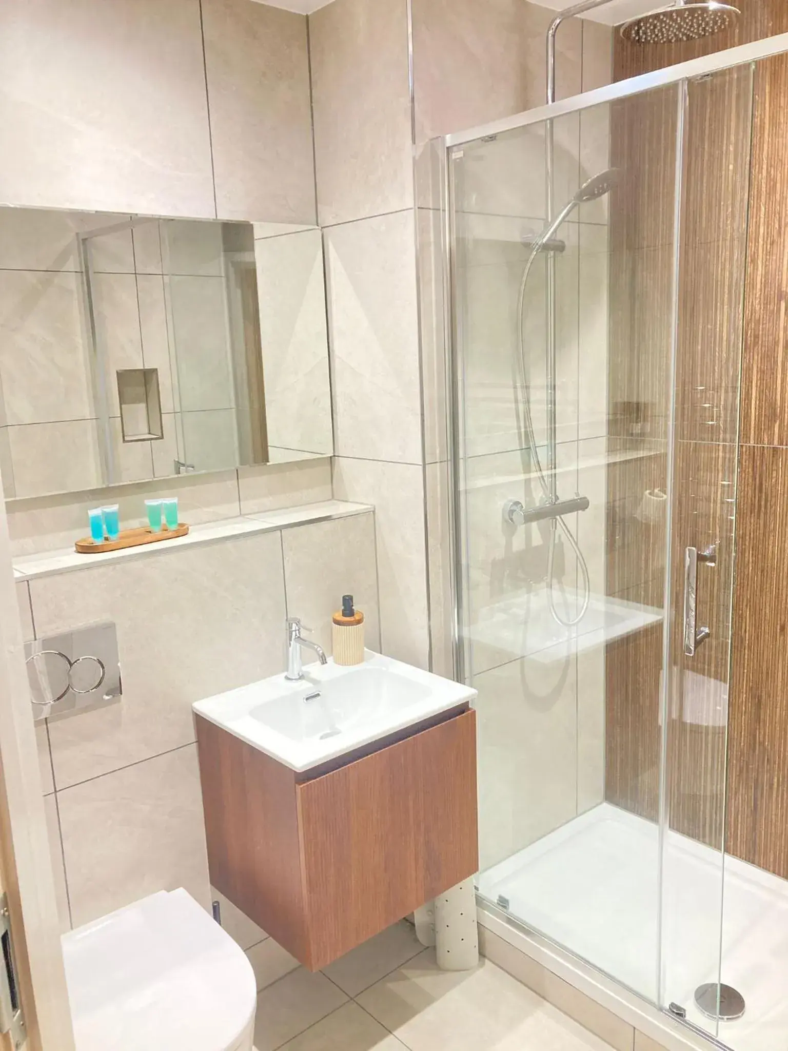 Economy Double Room with Shared Bathroom in Deangate Motel Economy Double Room with Shared Bathroom in Deangate Motel