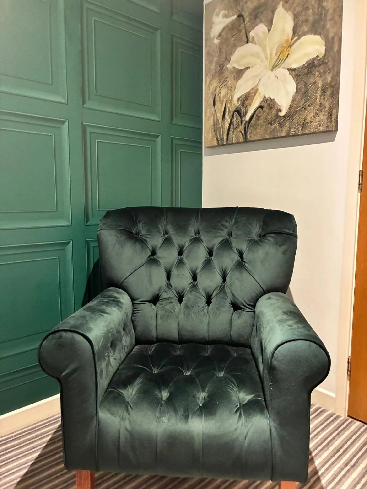 Seating area in Deangate Motel