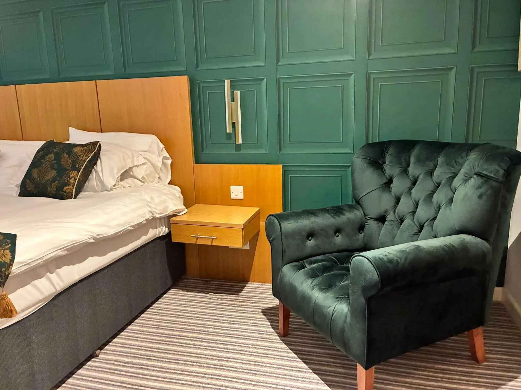 Luxury Twin Room in Deangate Motel Luxury Twin Room in Deangate Motel