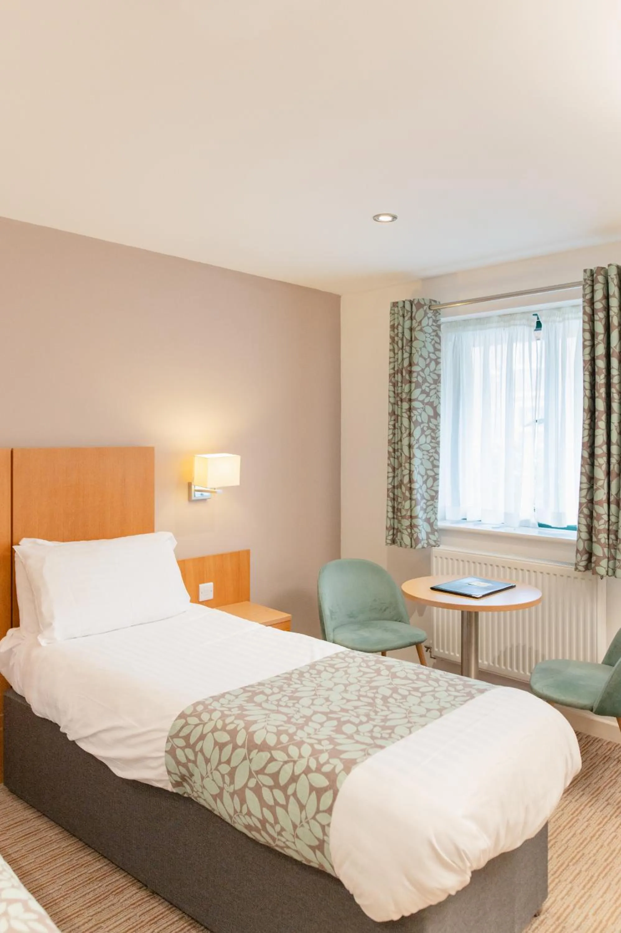 Bed in Deangate Motel