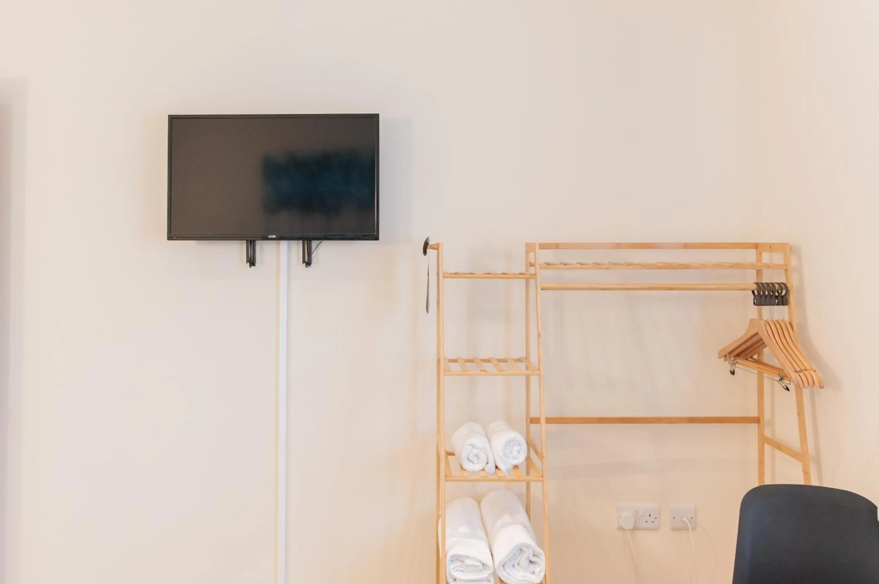 TV and multimedia in Deangate Motel