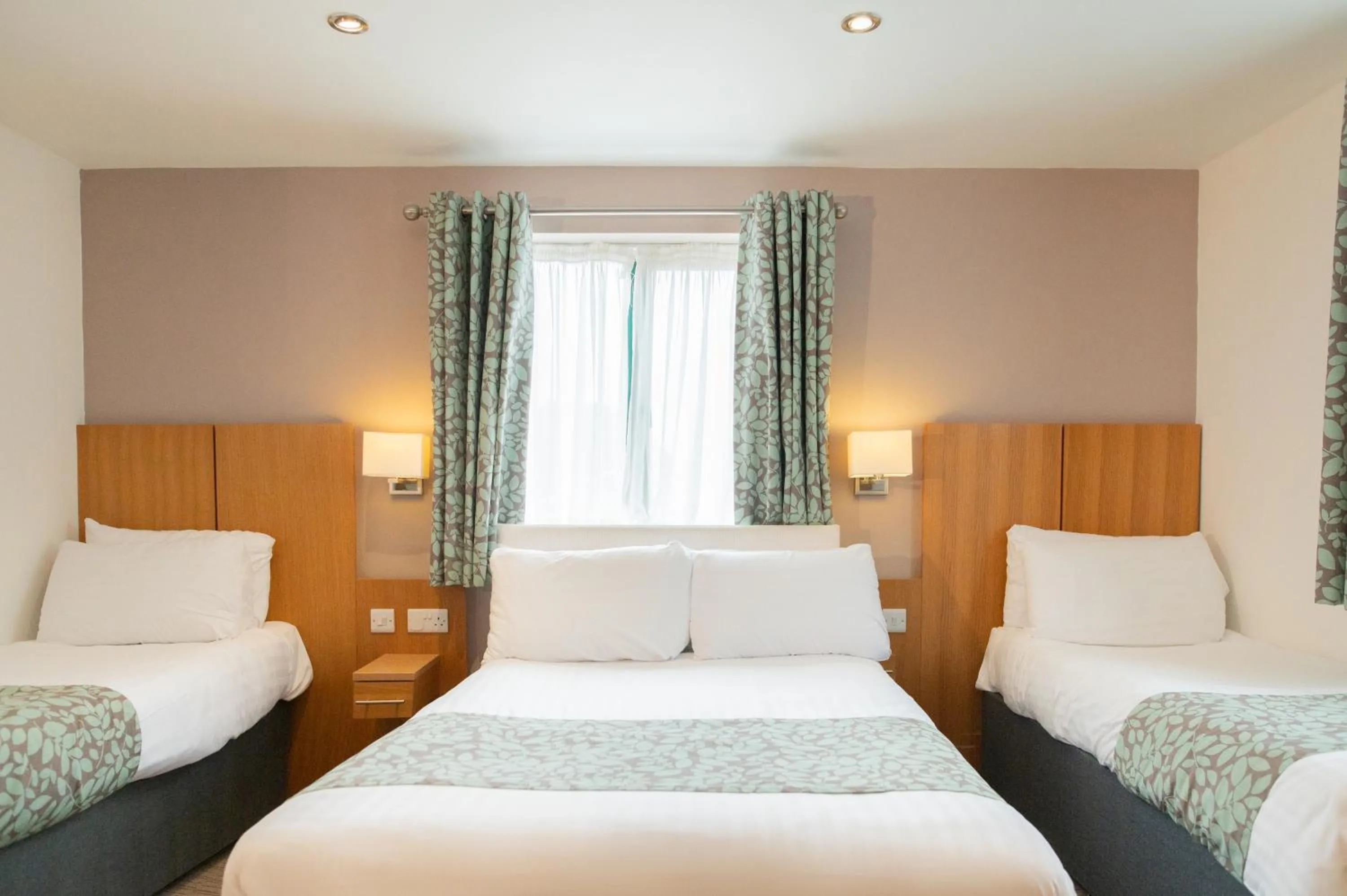 Bedroom, Bed in Deangate Motel