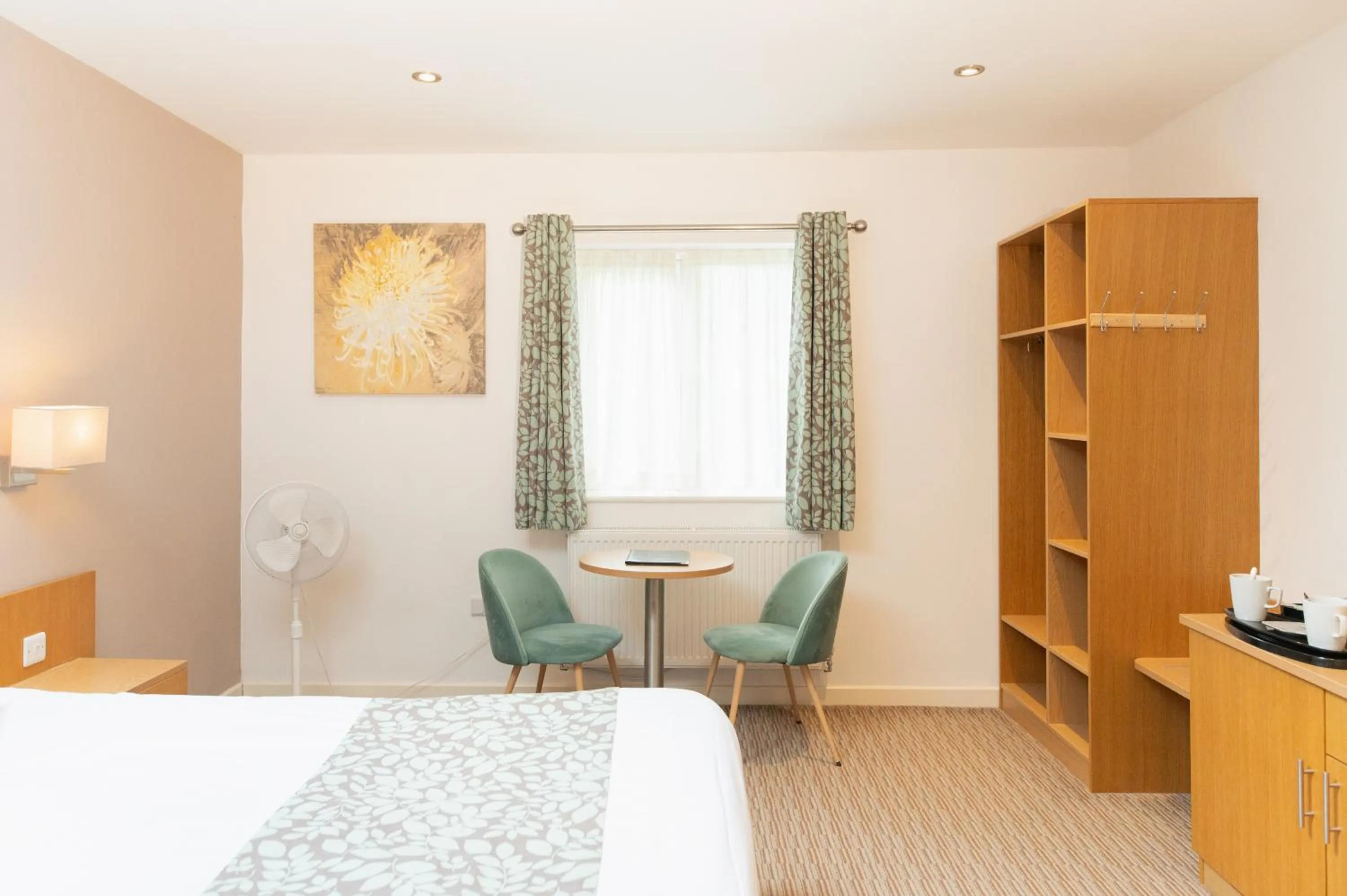 Bed in Deangate Motel