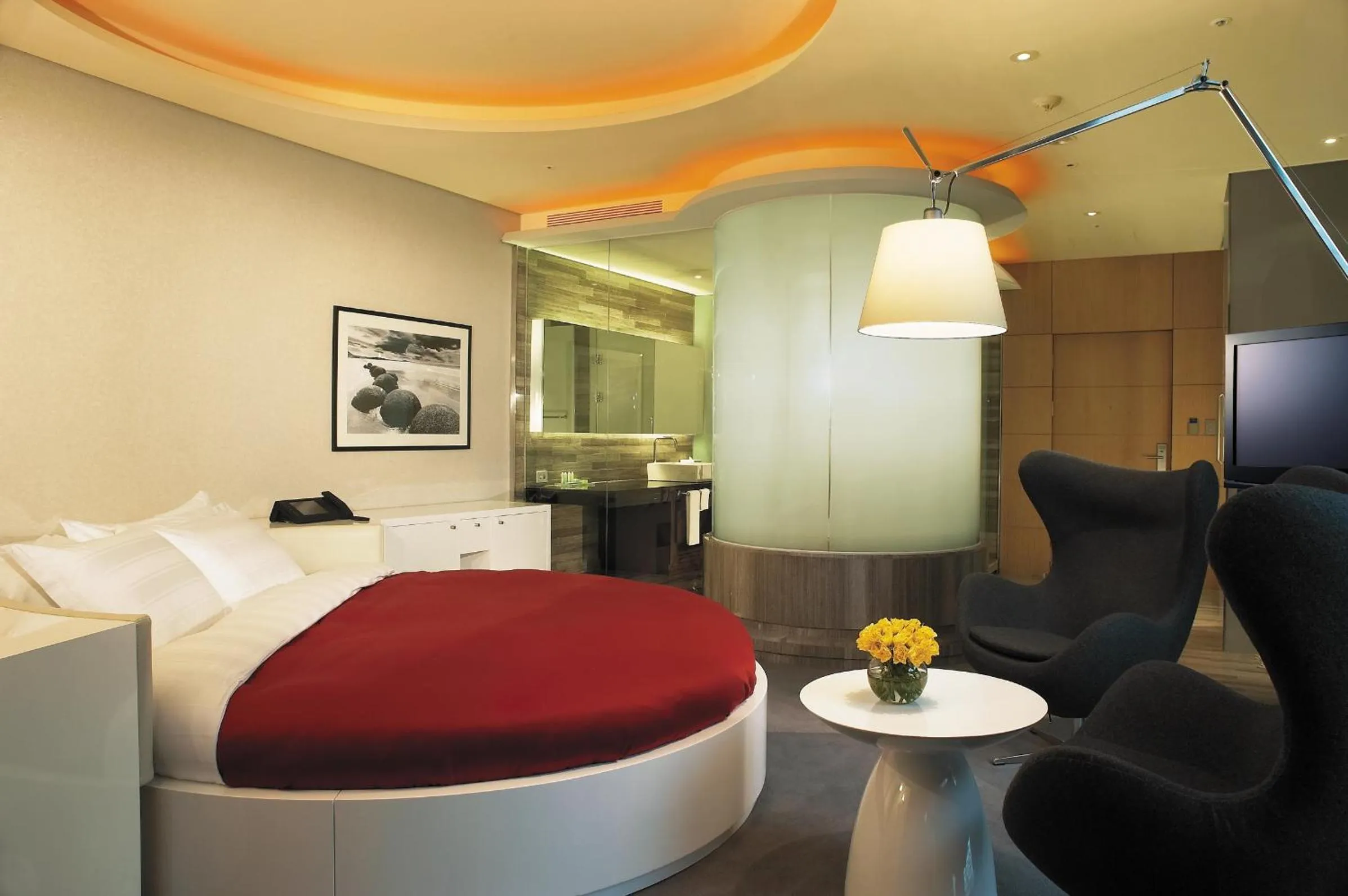 Photo of the whole room in Ramada Plaza by Wyndham Gwangju