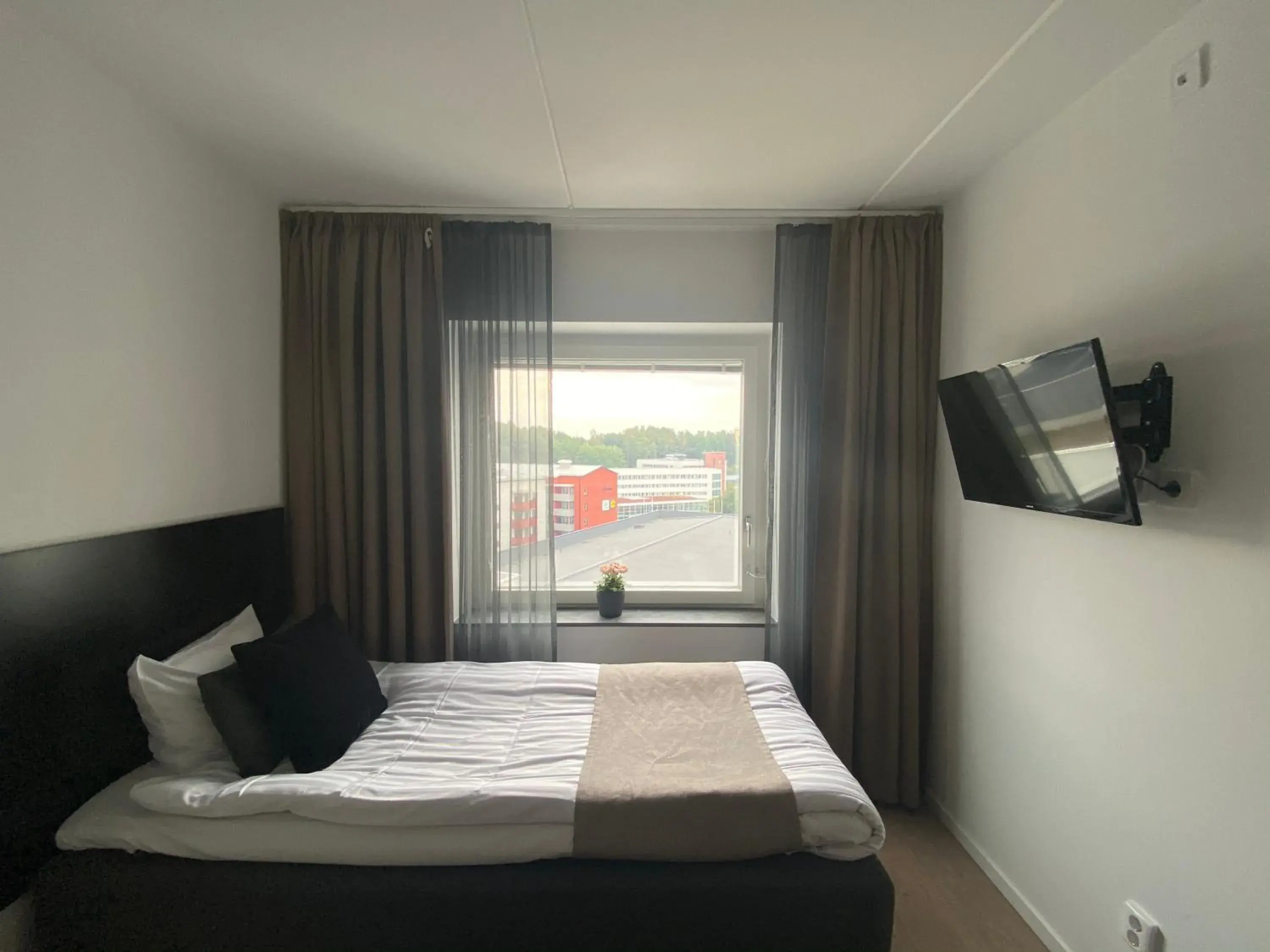 Deluxe Studio in Forenom Hotel Flemingsberg - 10min from Älvsjö Deluxe Studio in Forenom Hotel Flemingsberg - 10min from Älvsjö