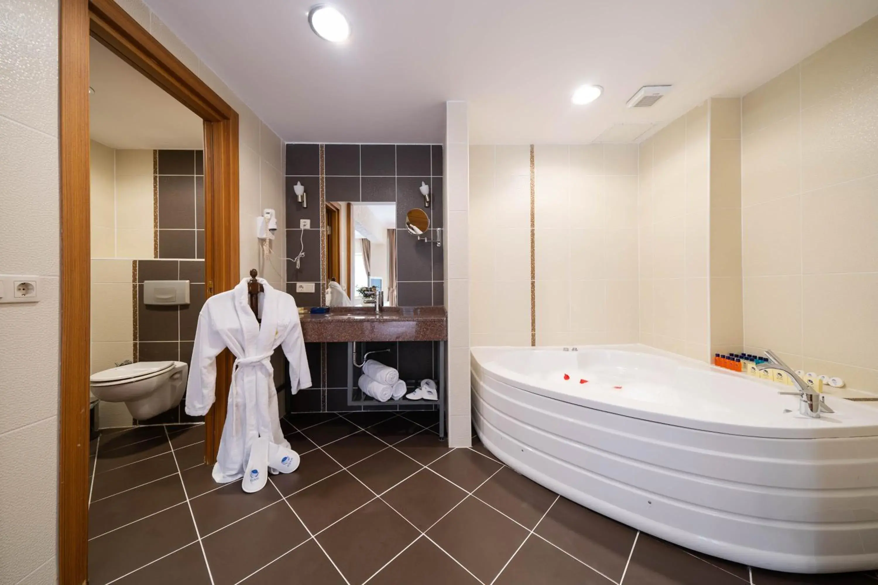 Corner Suite in Ridos Thermal Hotel & Spa Corner Suite in Ridos Thermal Hotel & Spa