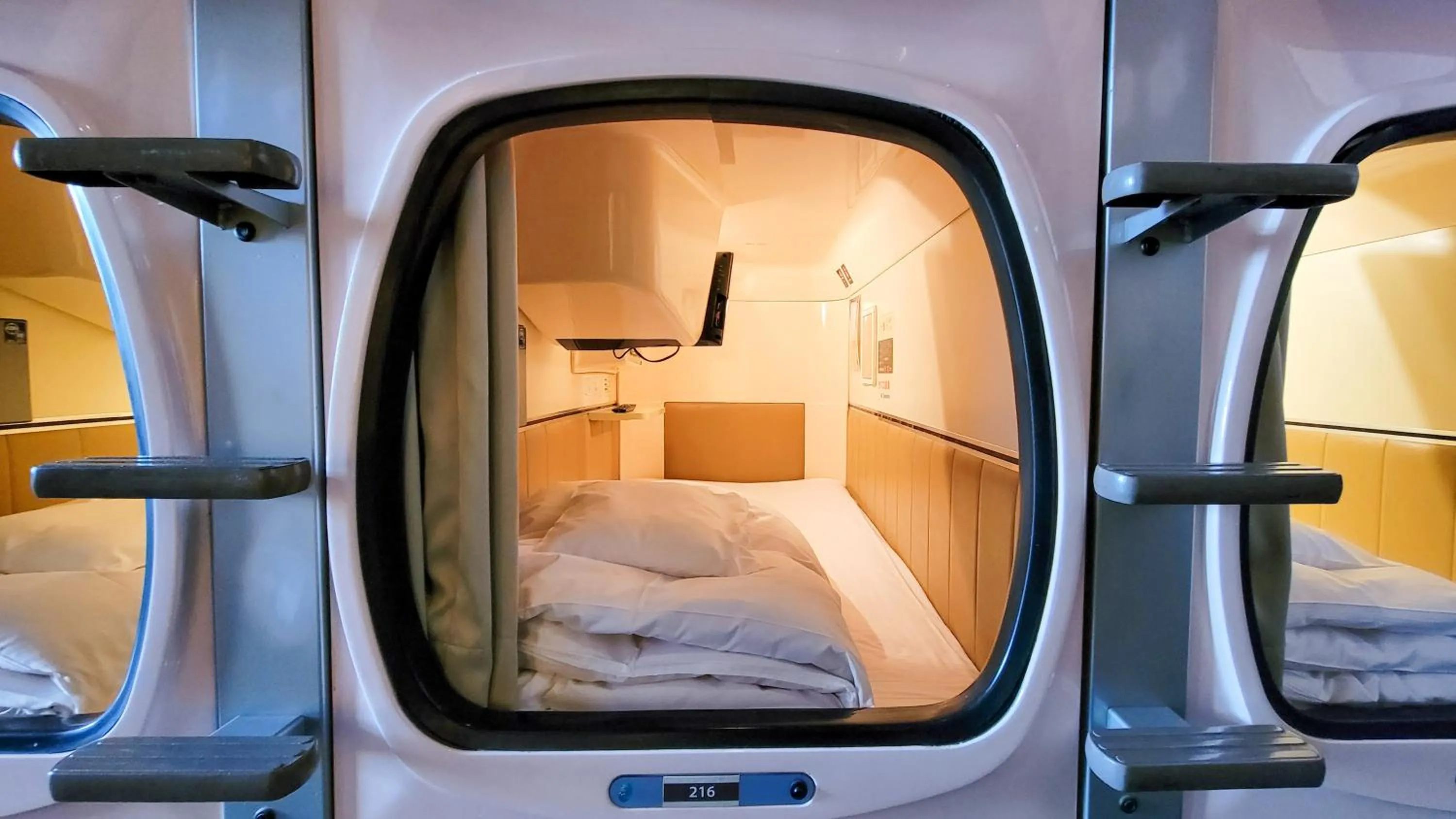 Bed in Hotel Palms Tenmonkan