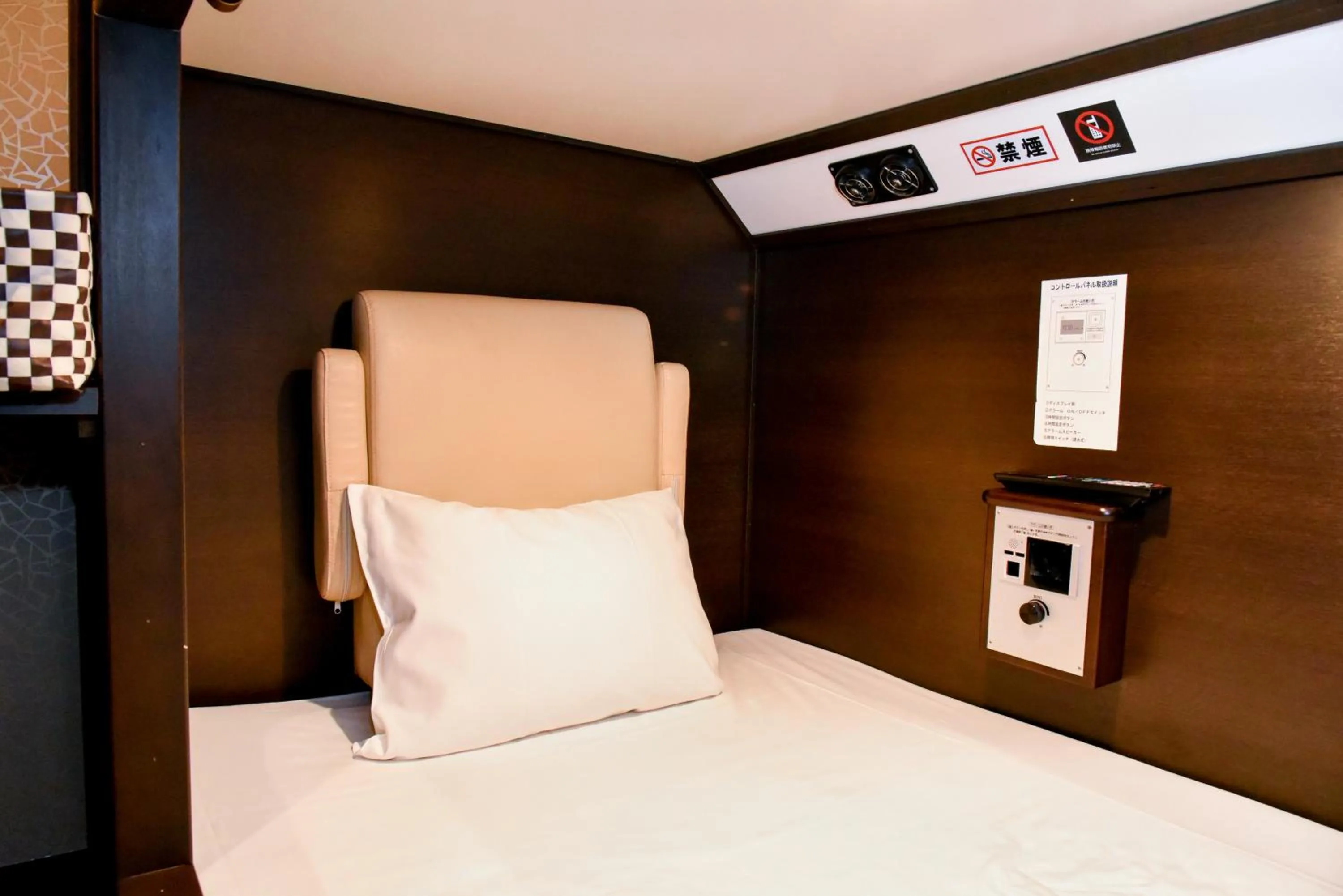 Bed in Hotel Palms Tenmonkan