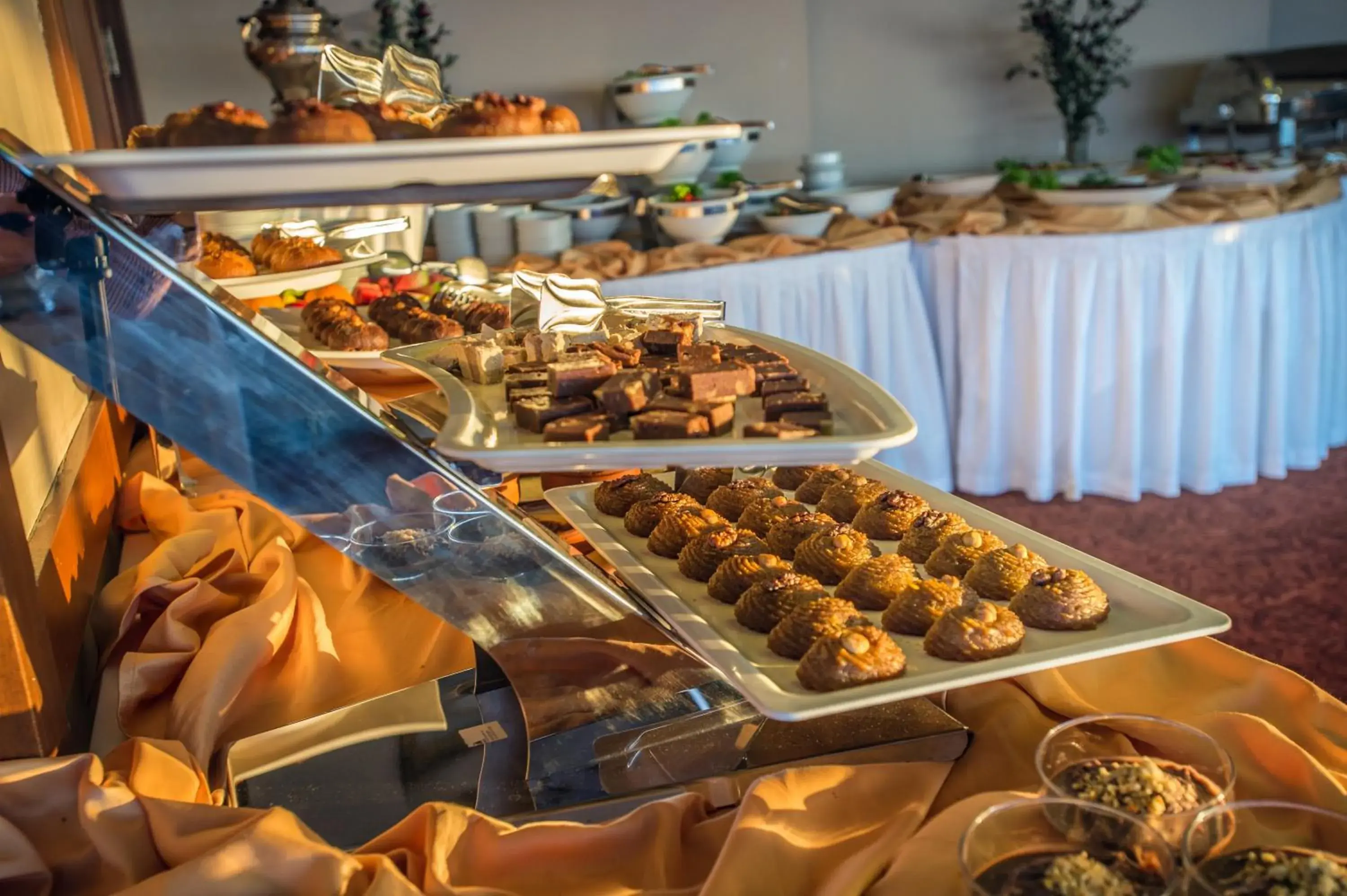 Restaurant/places to eat in Usta Park Hotel Restaurant/places to eat in Usta Park Hotel