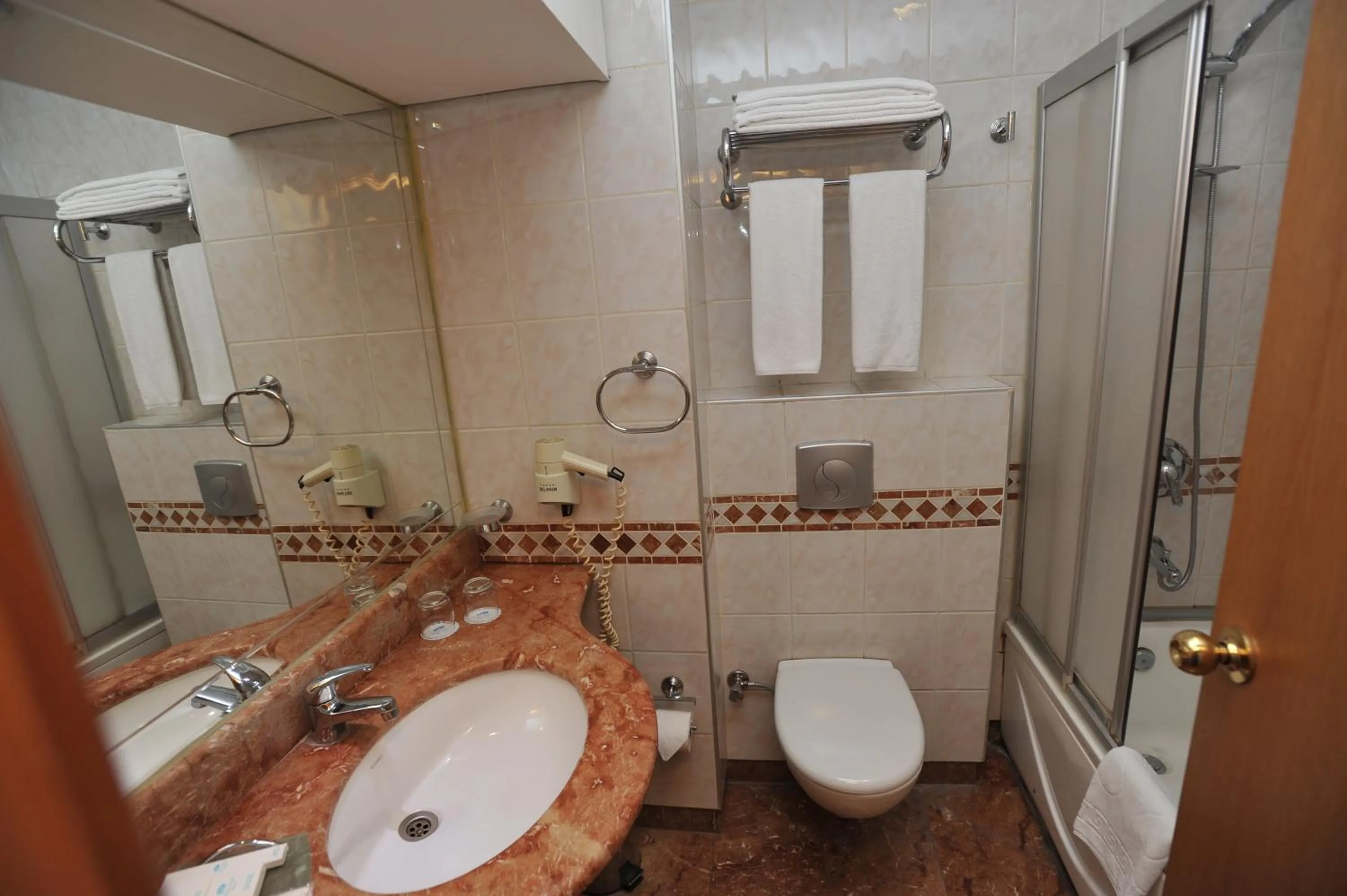 Bathroom in Usta Park Hotel