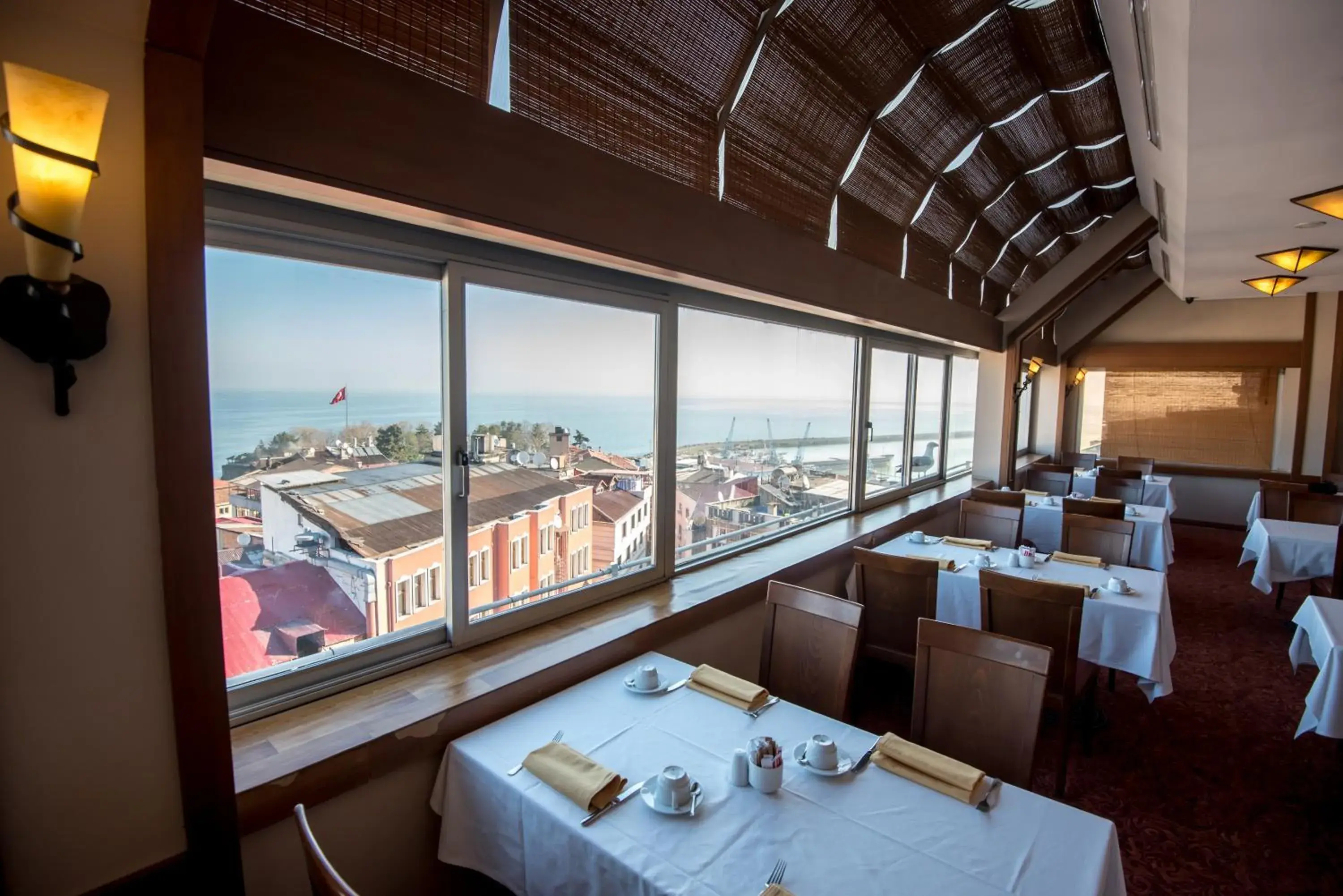 Restaurant/places to eat in Usta Park Hotel Restaurant/places to eat in Usta Park Hotel