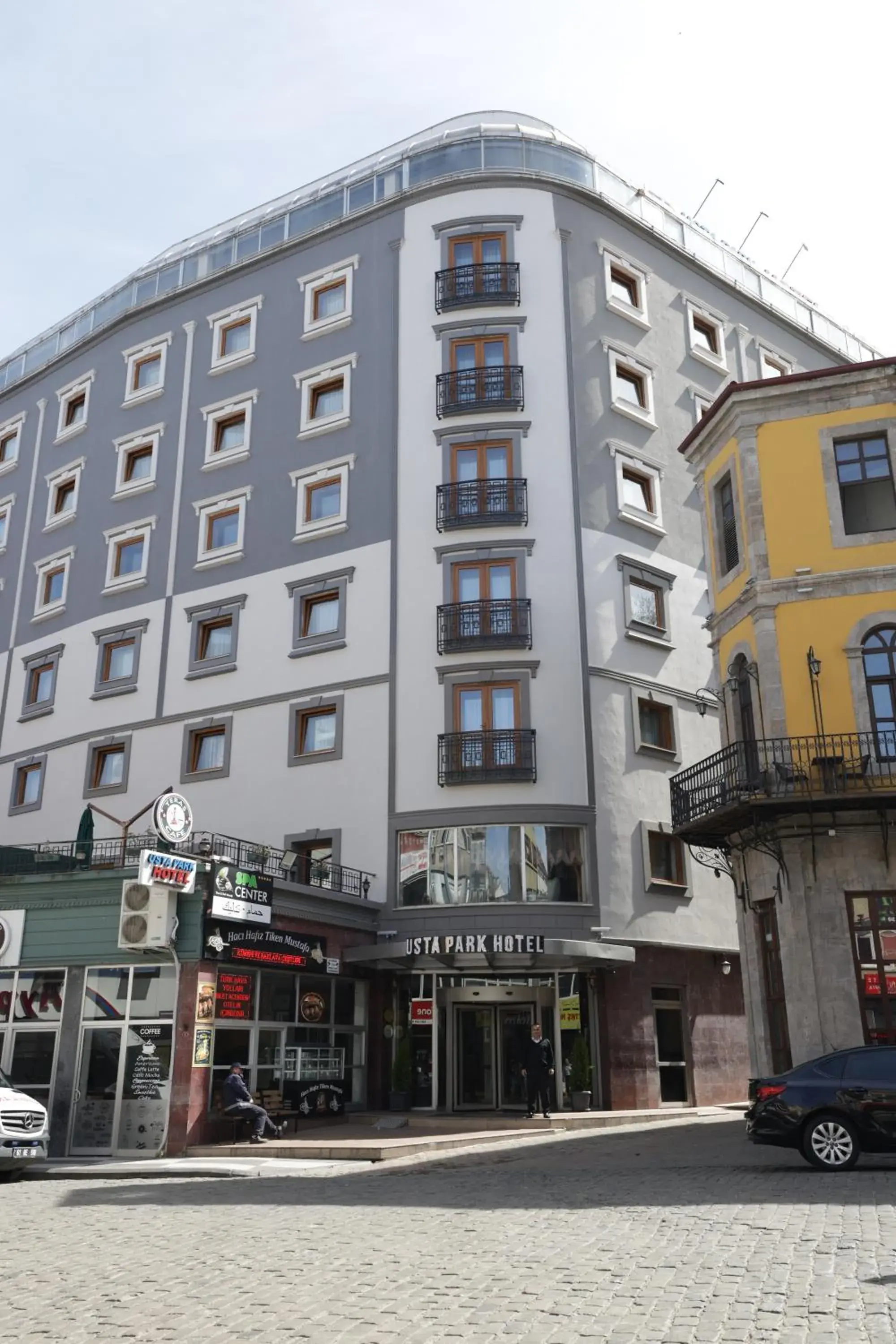 Property building in Usta Park Hotel Property building in Usta Park Hotel