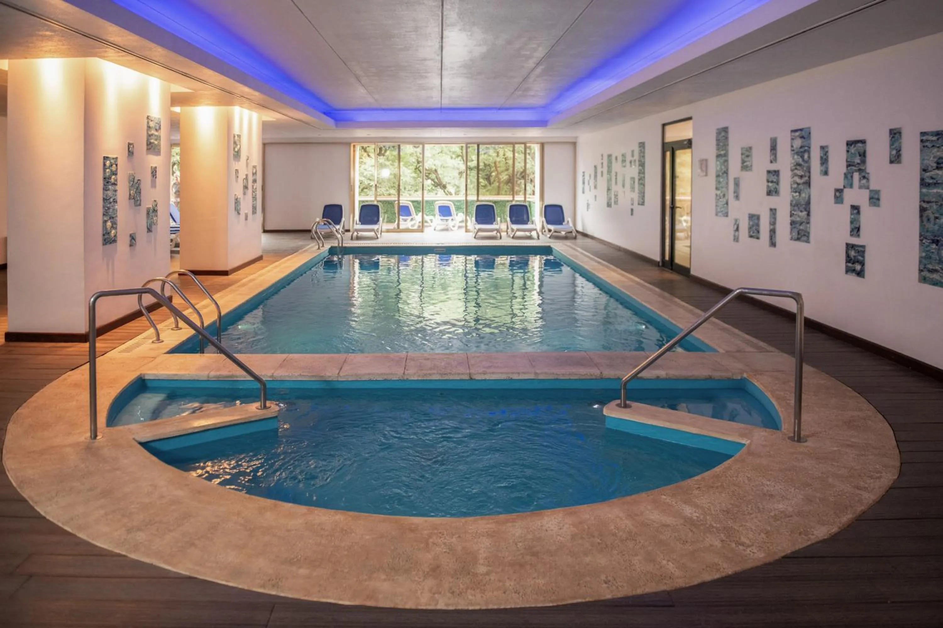 Swimming pool in Hotel Alejandro I - Affiliated by Meliá