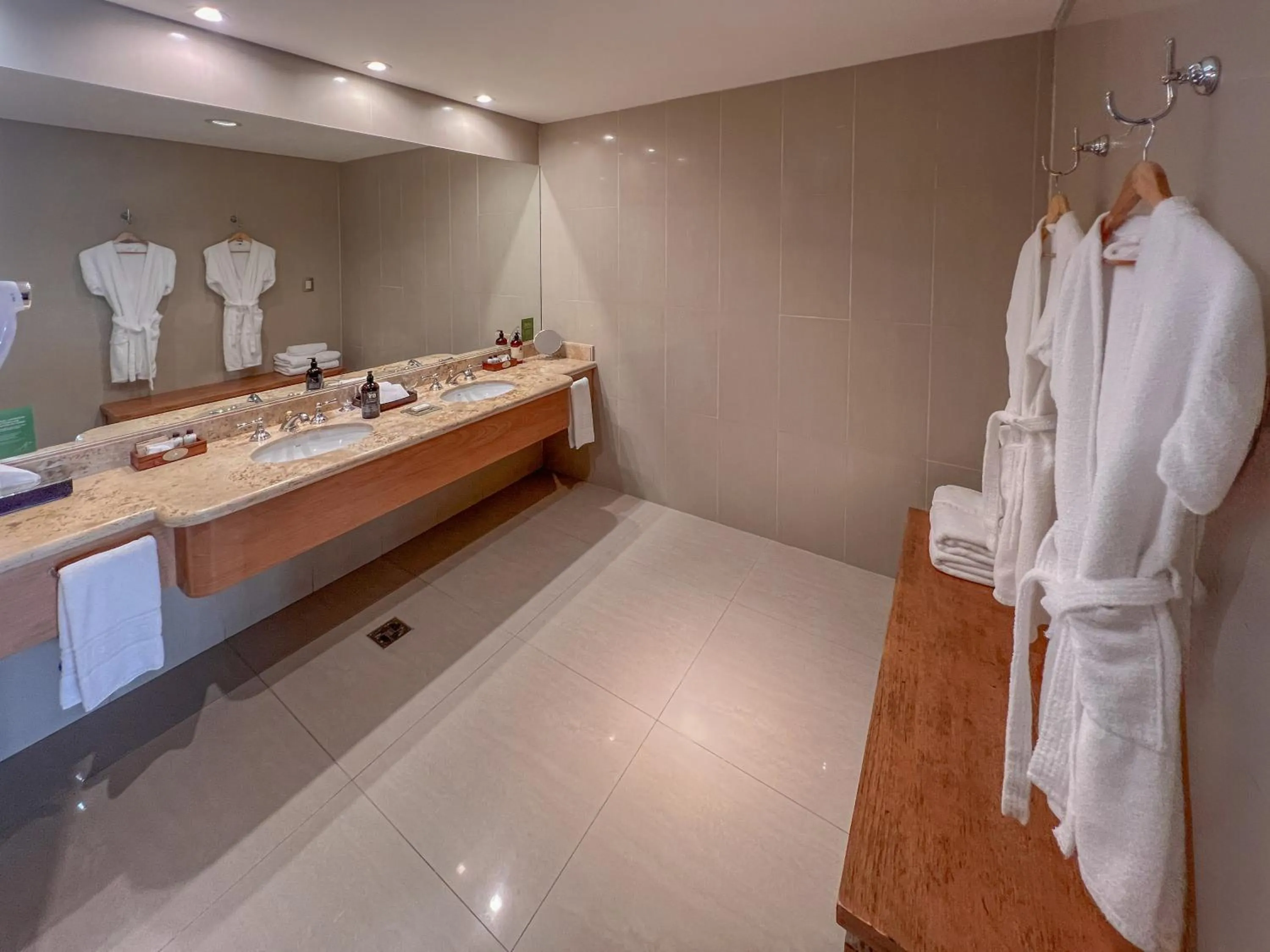 Bathroom in Hotel Alejandro I - Affiliated by Meliá