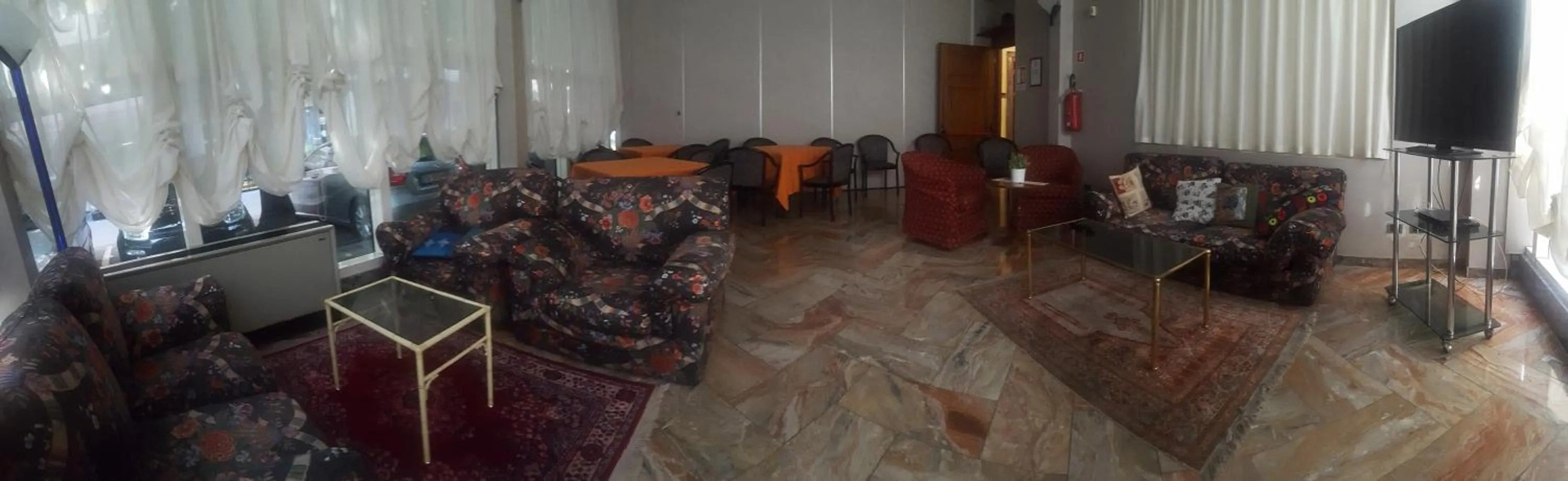 Communal lounge/ TV room in Hotel Ariston