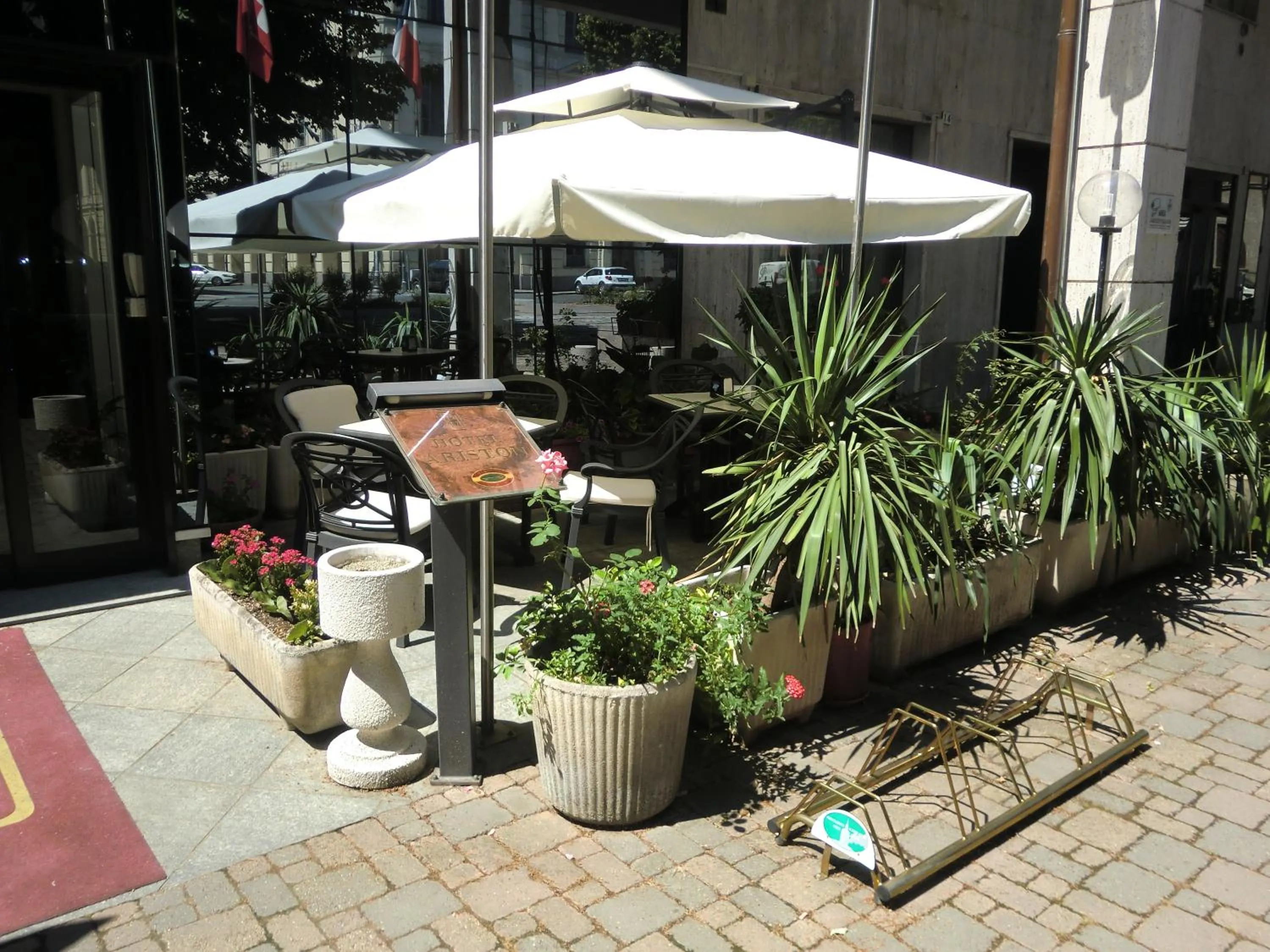 Patio in Hotel Ariston