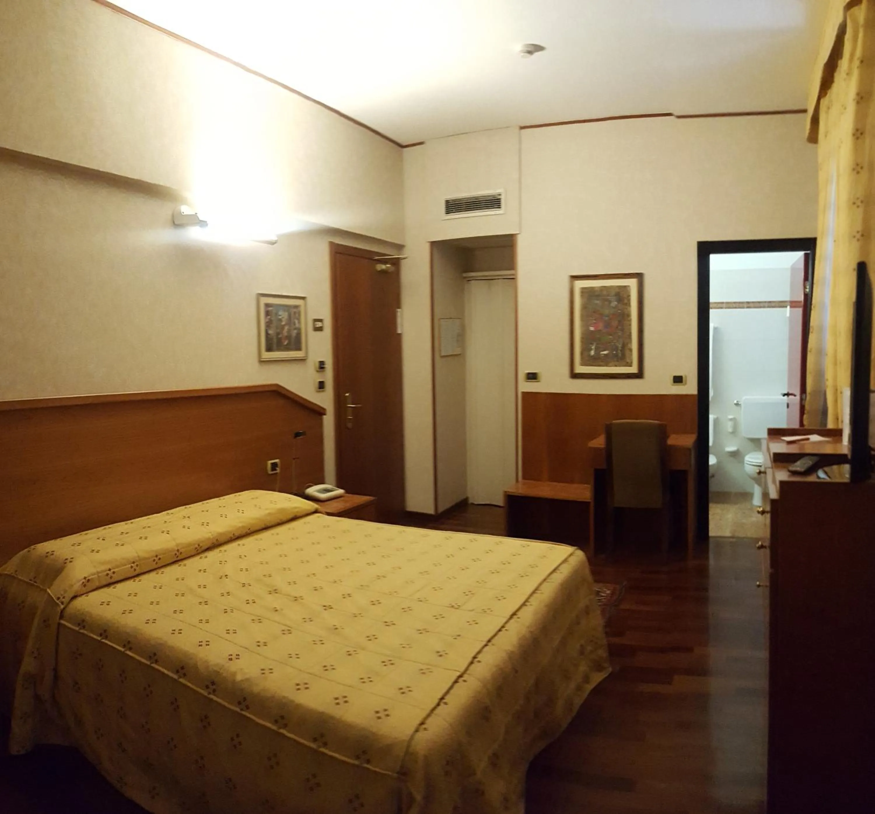 Bed in Hotel Ariston