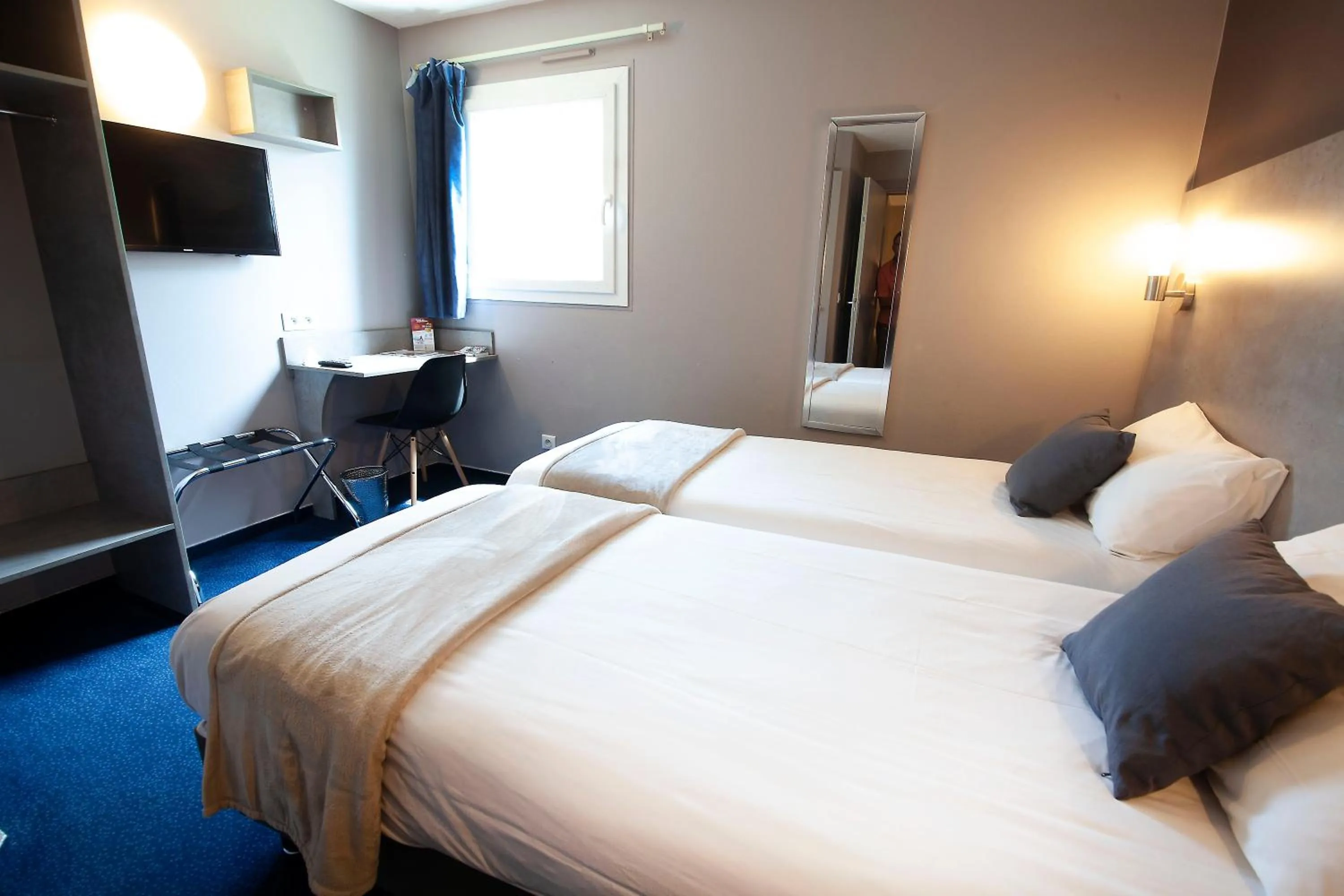 Photo of the whole room, Bed in Hotel Lune Etoile