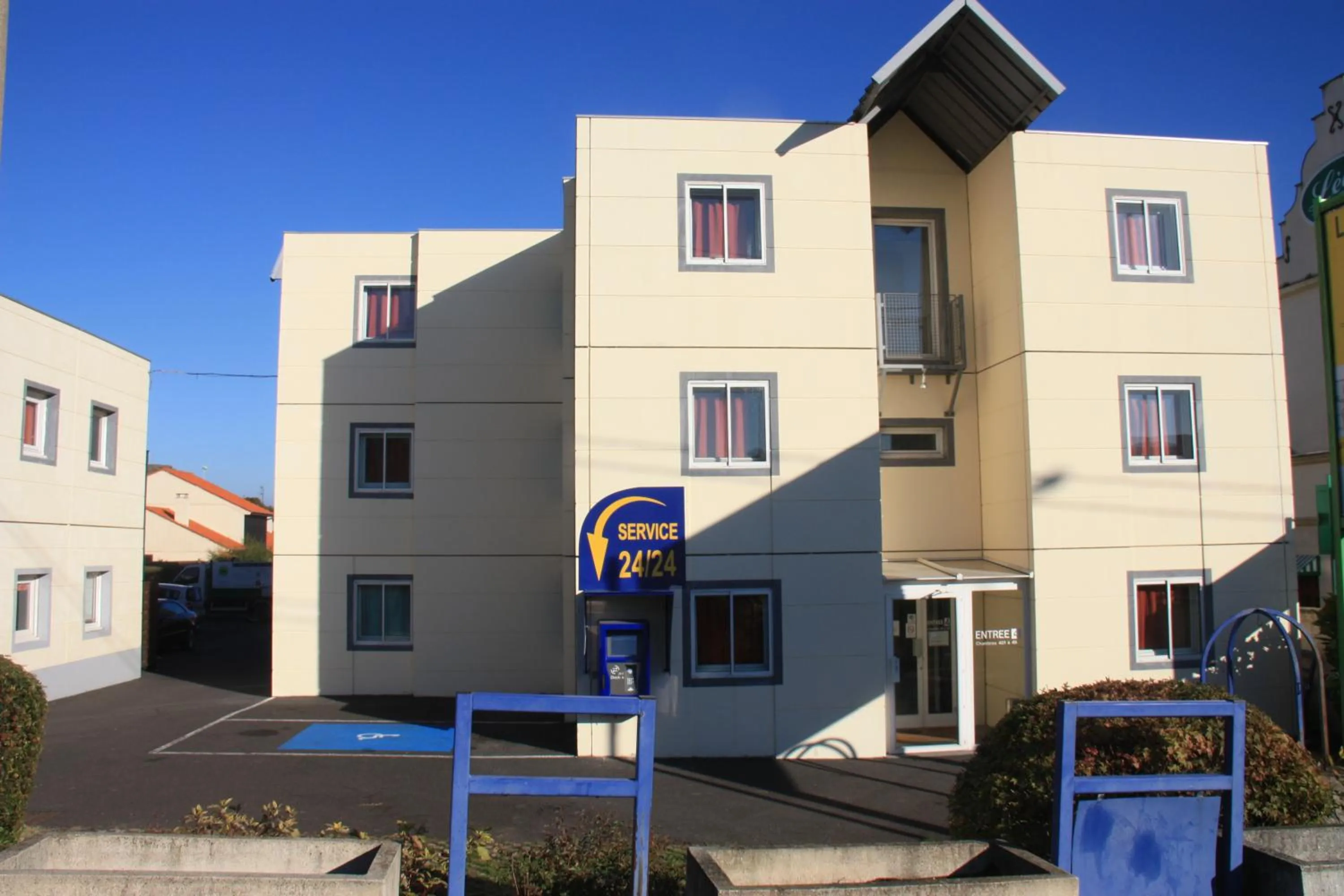 Facade/entrance in Hotel Lune Etoile