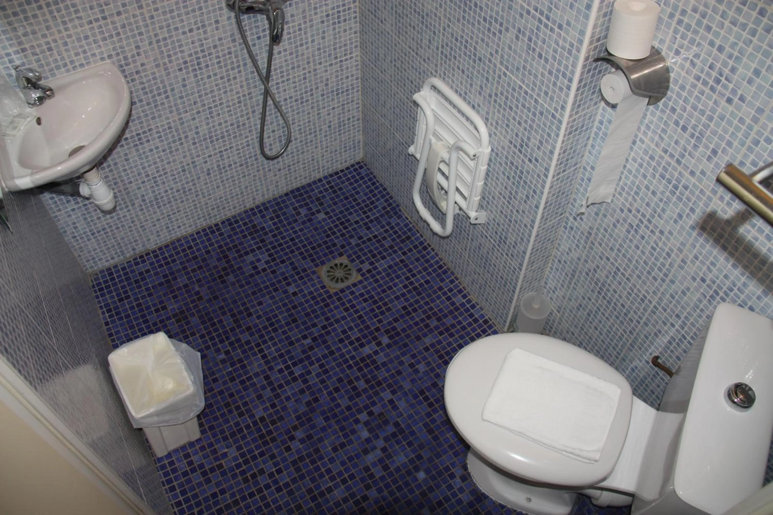 Bathroom in Hotel Lune Etoile