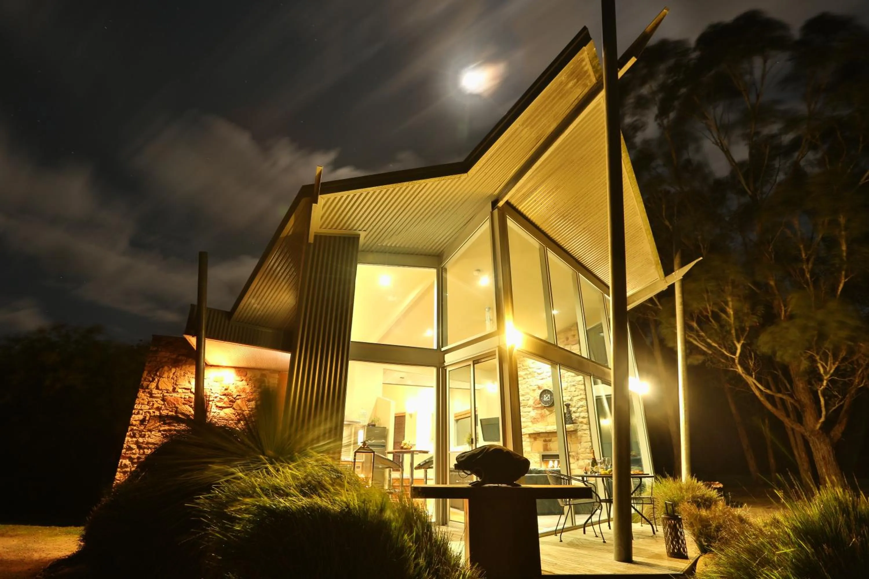 Facade/entrance in Bushland