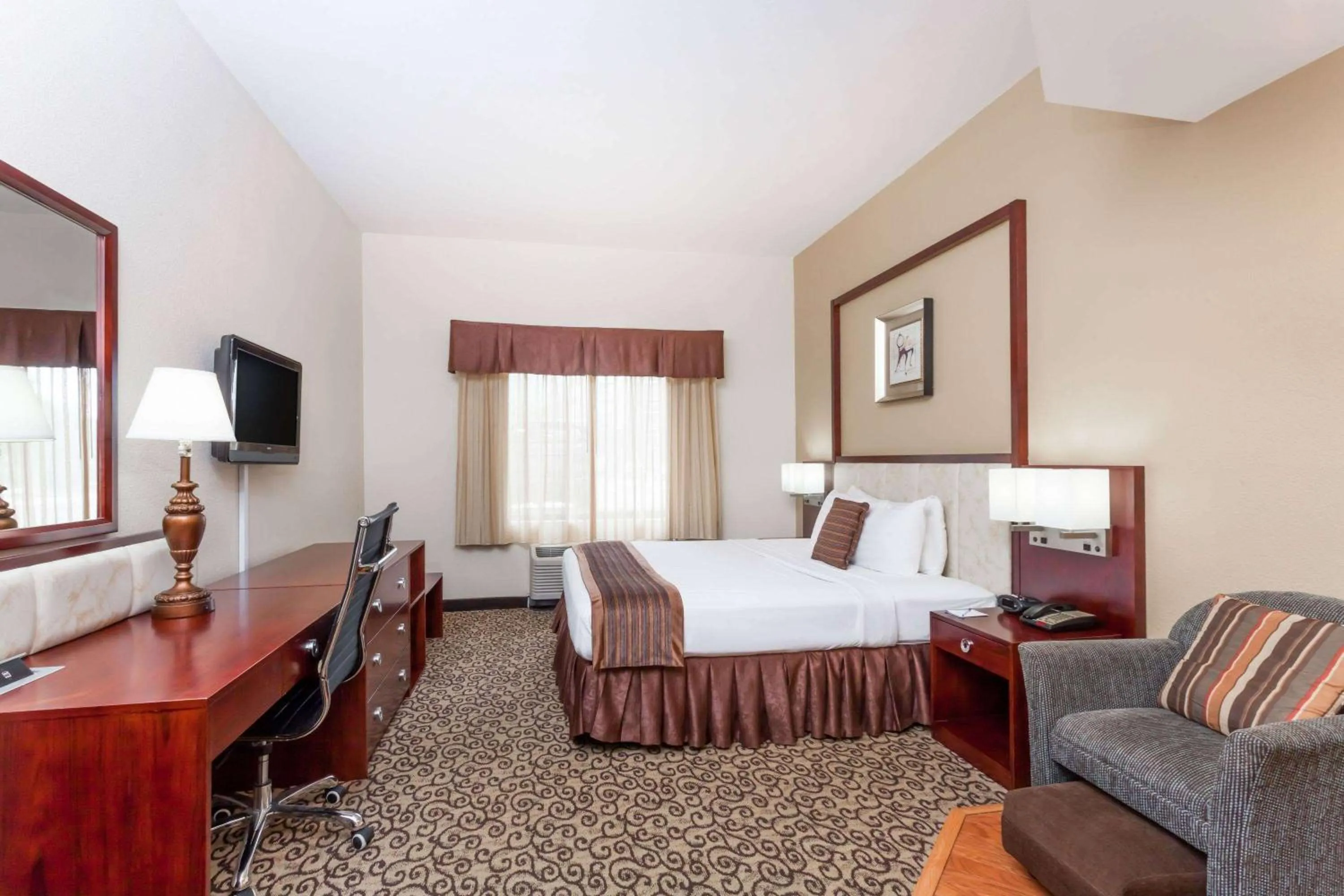 Photo of the whole room, Bed in Baymont by Wyndham Columbia Fort Jackson