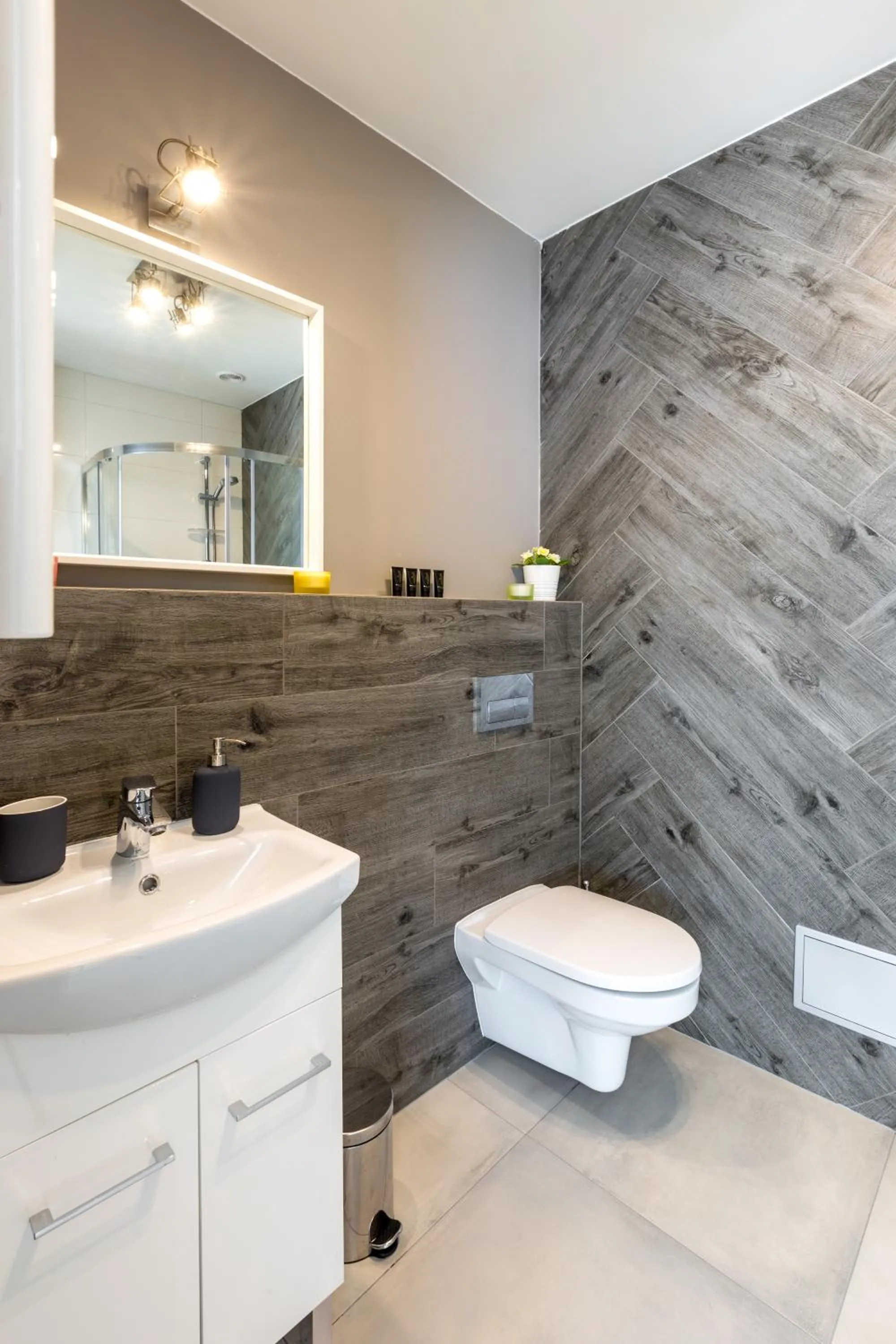 Toilet in Friendhouse Apartments Avenue