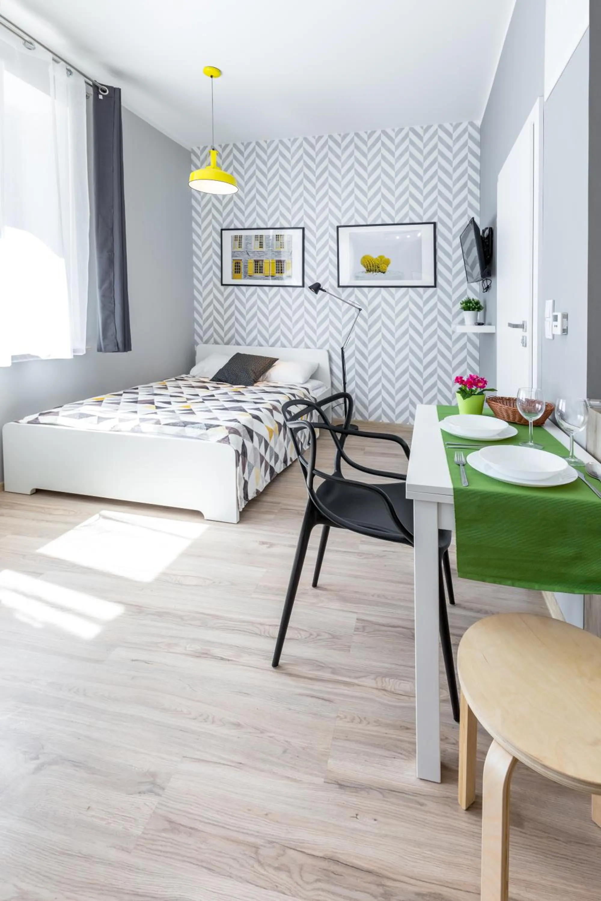 Seating area, Bed in Friendhouse Apartments Avenue