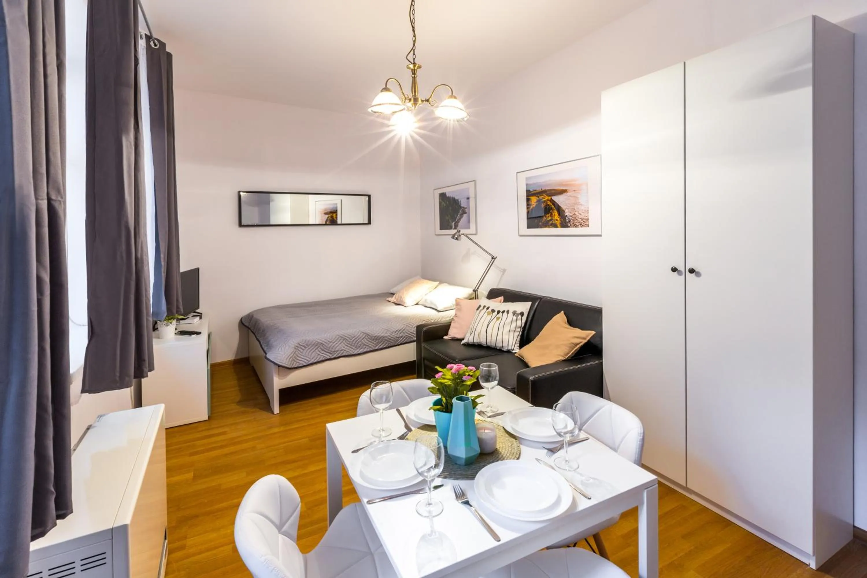 Bedroom, Bed in Friendhouse Apartments Avenue