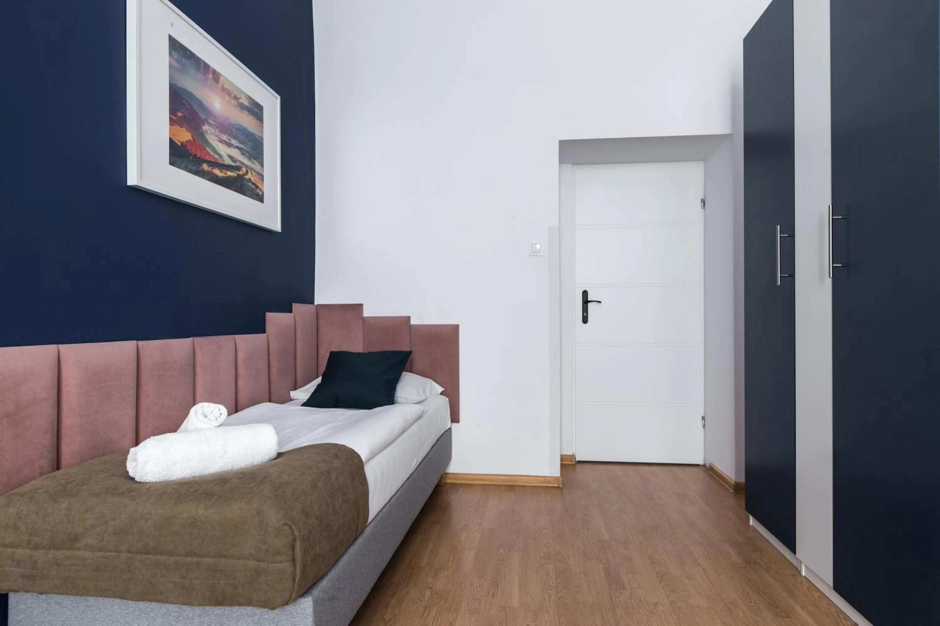 Bedroom, Bed in Friendhouse Apartments Avenue