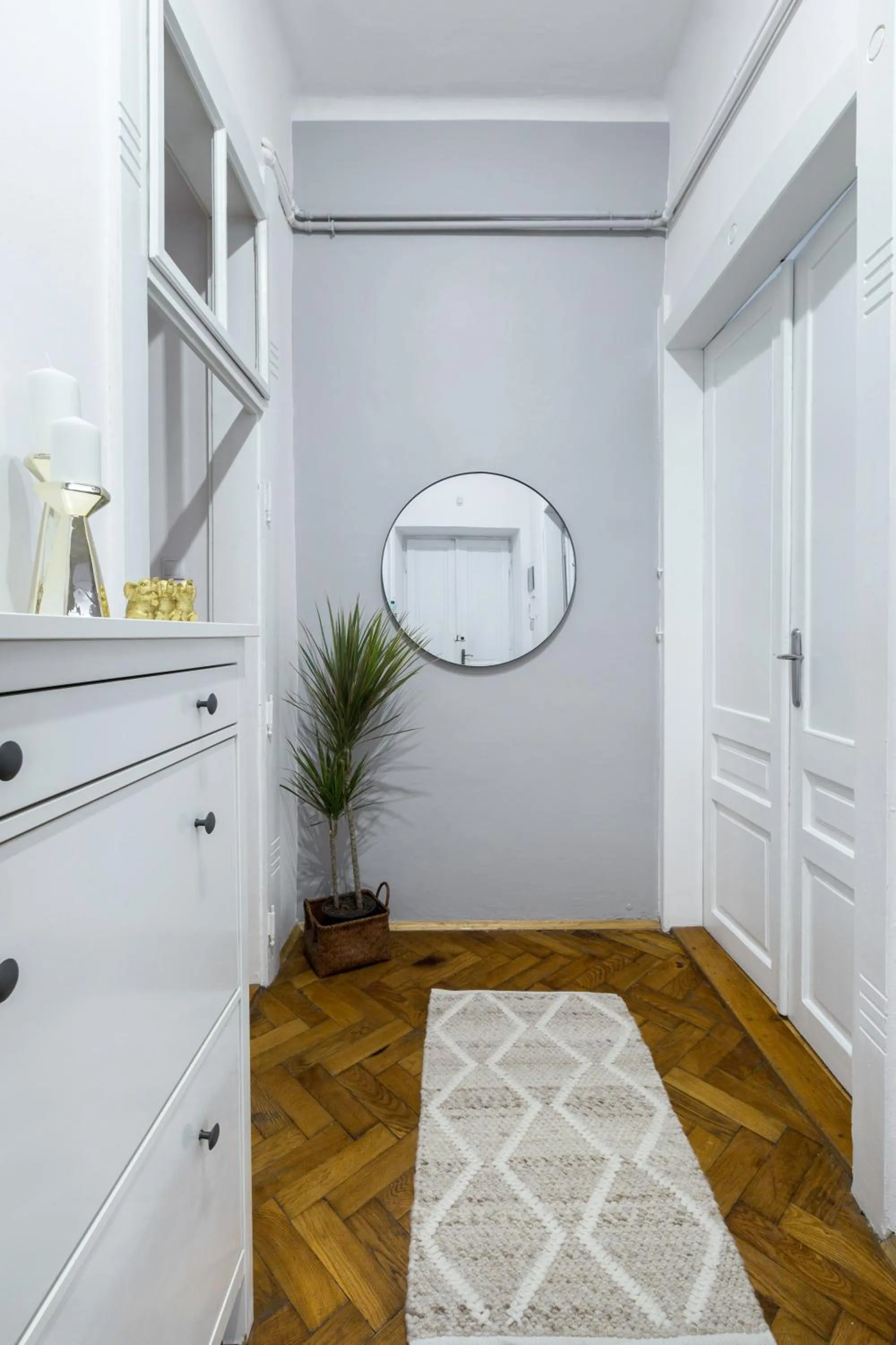 wardrobe in Friendhouse Apartments Avenue