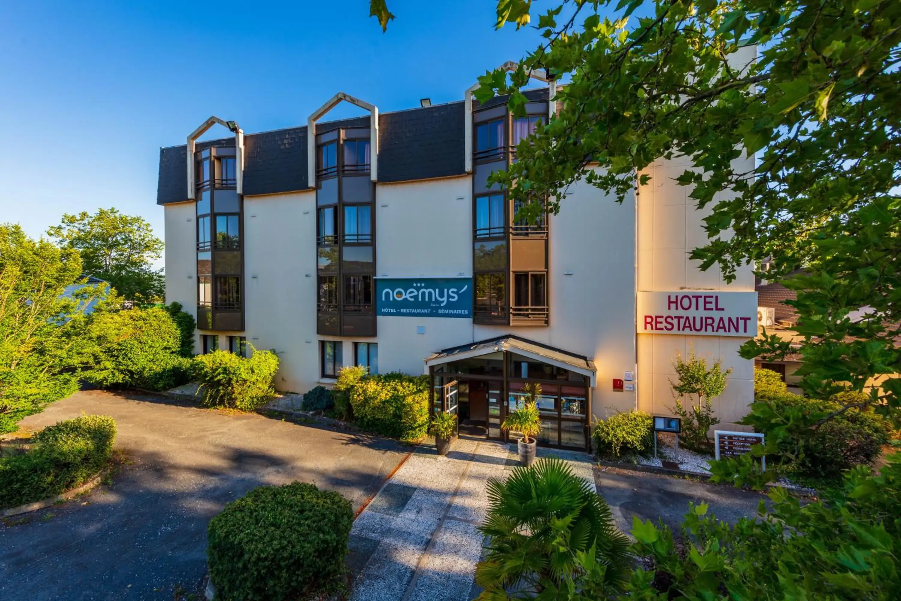 Property building in Logis Hotel Noemys Brive - Restaurant Le Teinchurier Property building in Logis Hotel Noemys Brive - Restaurant Le Teinchurier