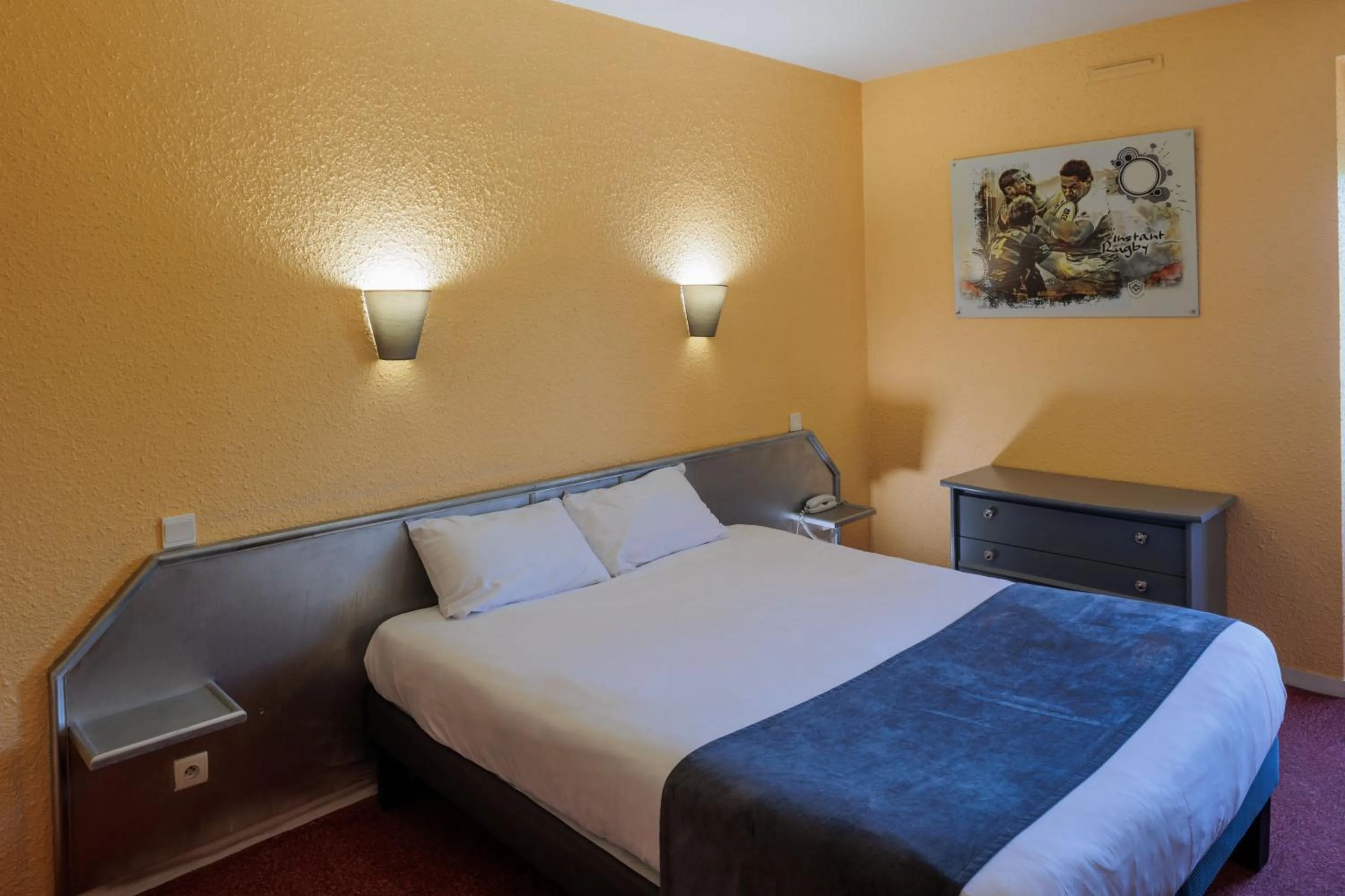 Bed in Logis Hotel Noemys Brive - Restaurant Le Teinchurier