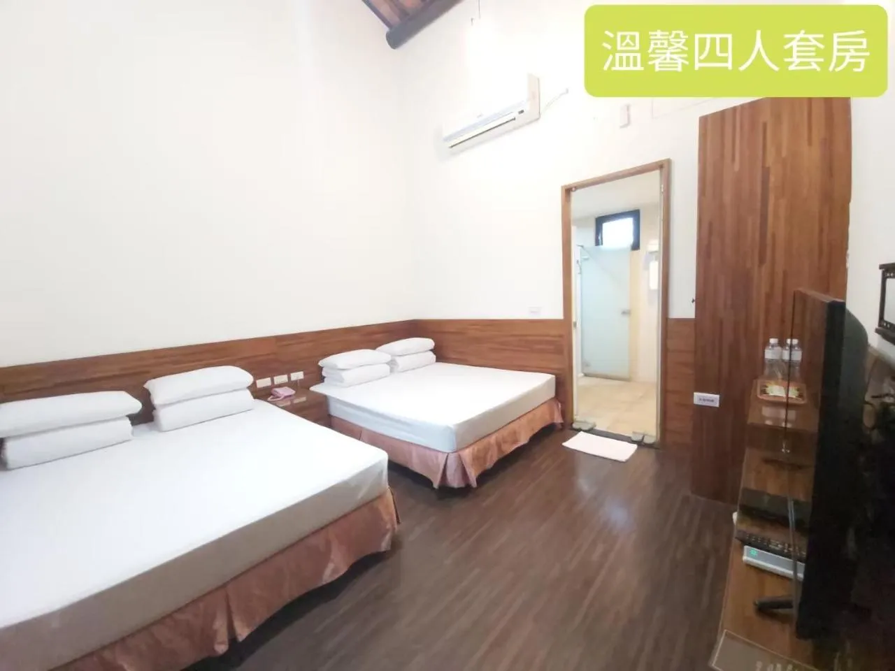 Photo of the whole room, Bed in Kenting Youth Activity Center