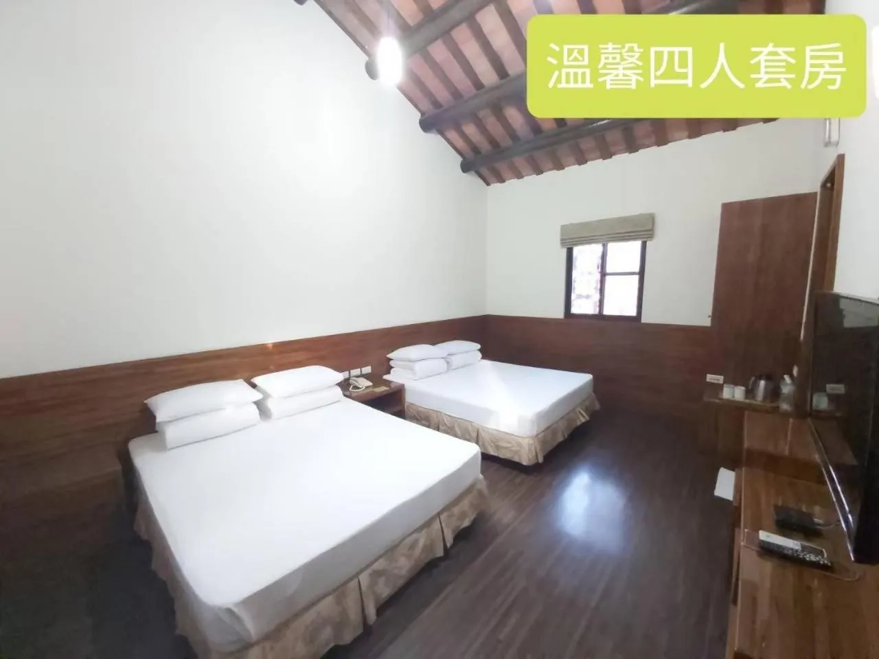 Photo of the whole room, Bed in Kenting Youth Activity Center