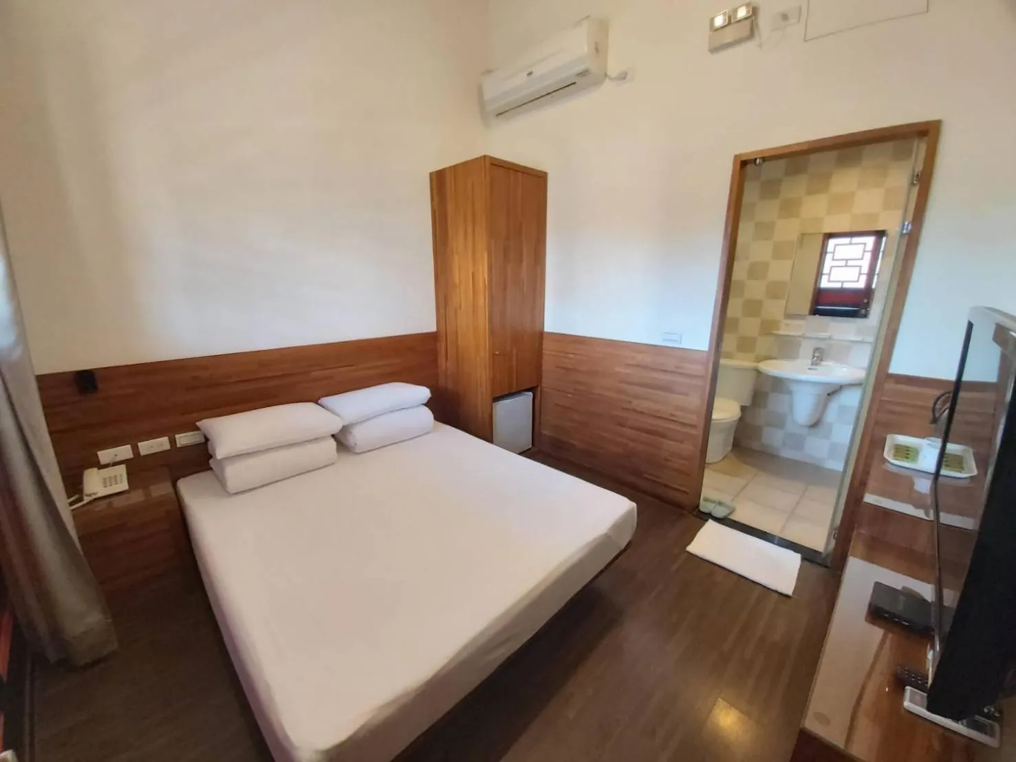 Photo of the whole room, Bed in Kenting Youth Activity Center